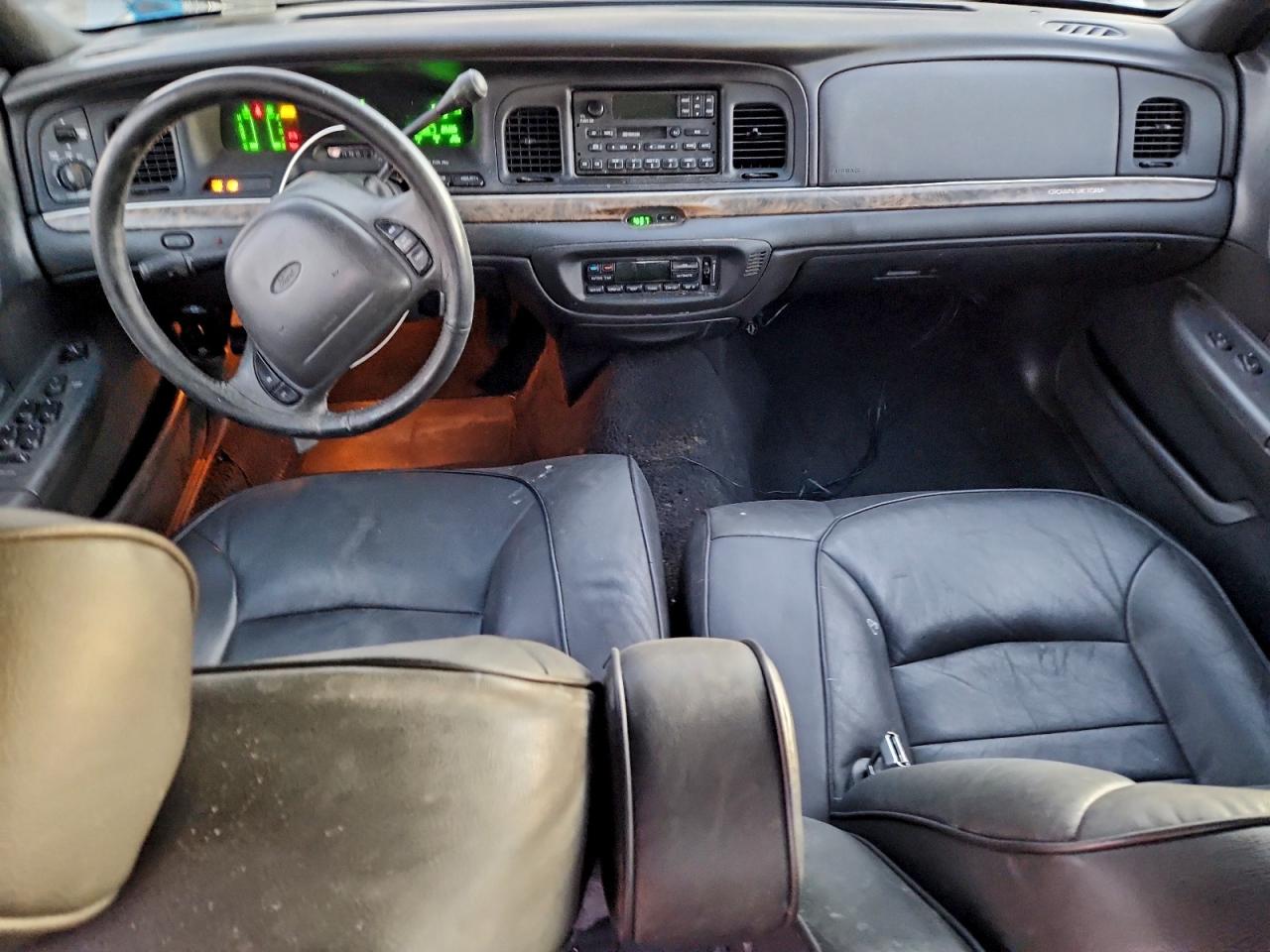 2000 Ford Crown Victoria Lx VIN: 2FAFP74W0YX146933 Lot: 94311455