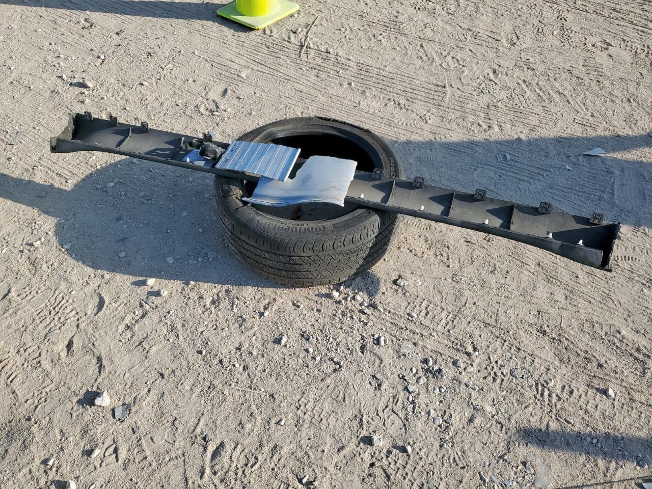 2020 Tesla Model Y VIN: 5YJYGDEF3LF037701 Lot: 93314135