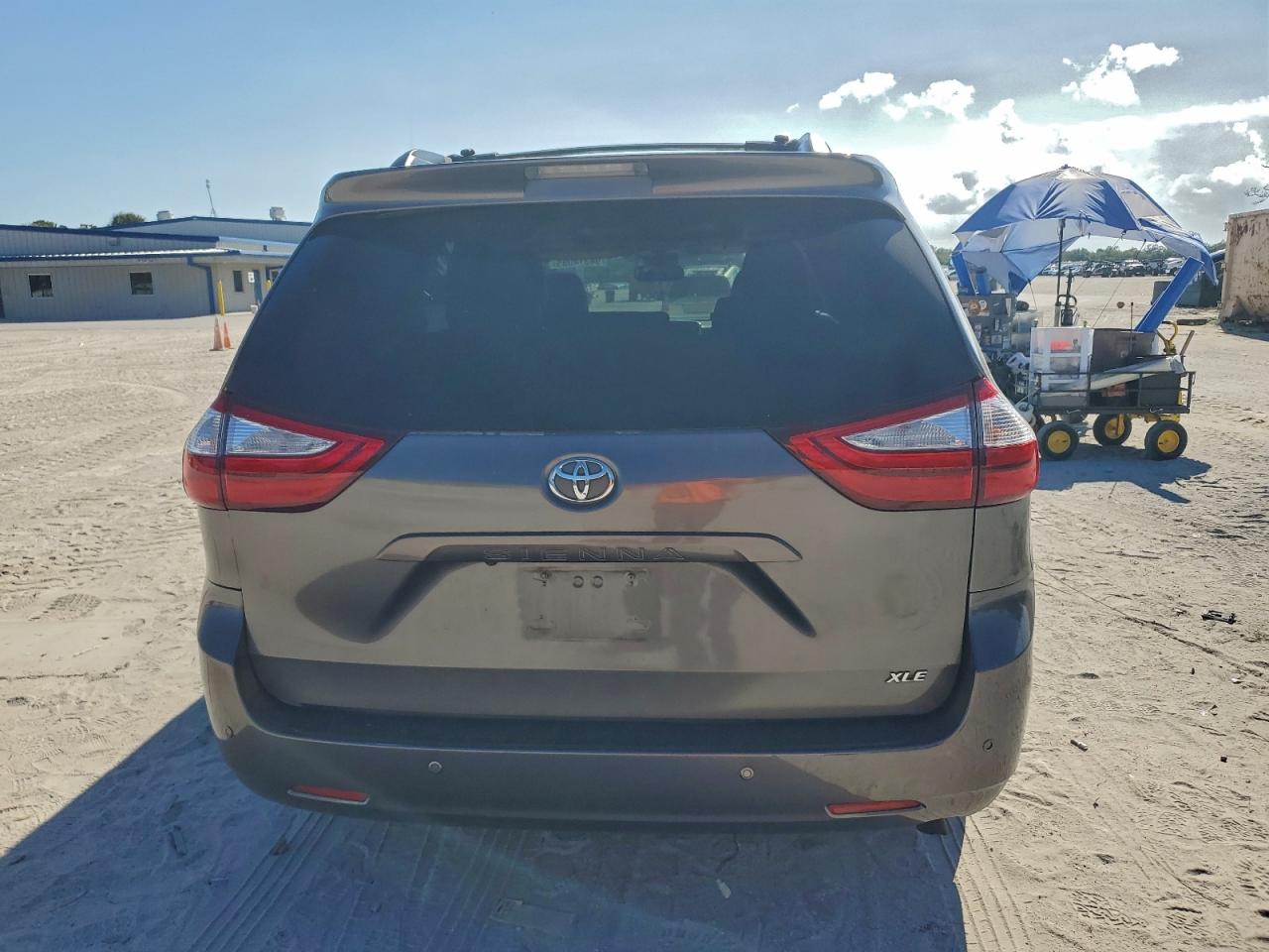 2015 Toyota Sienna Xle VIN: 5TDYK3DC0FS678921 Lot: 94314055