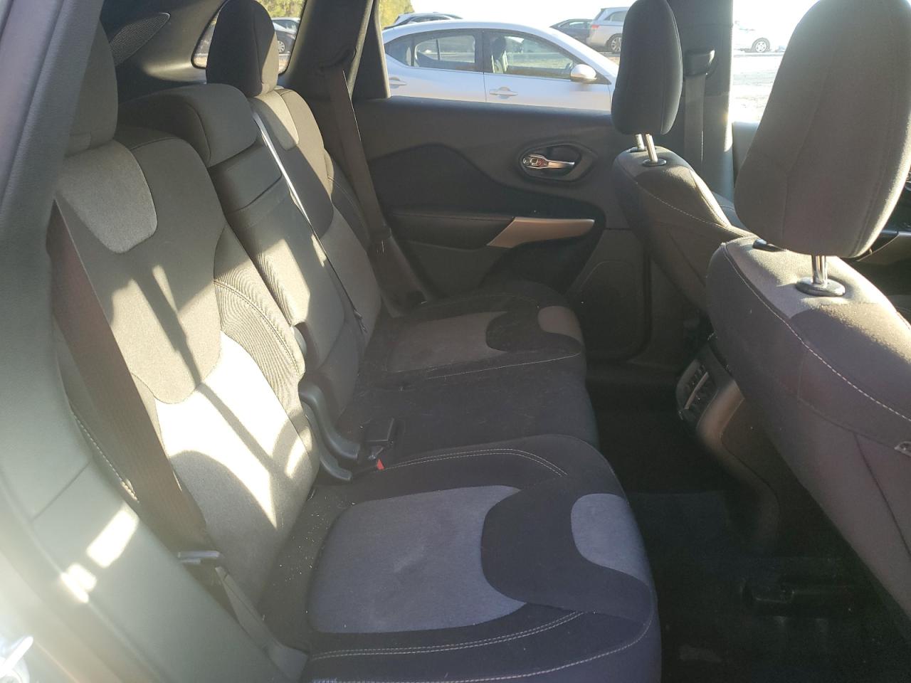 2018 Jeep Cherokee Latitude VIN: 1C4PJLCB7JD596616 Lot: 91469695