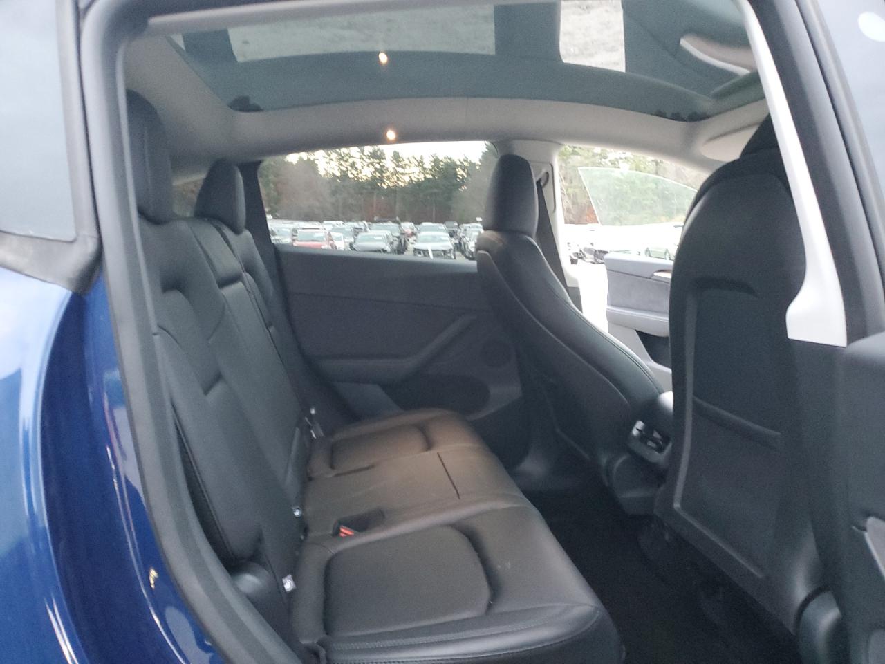 2024 Tesla Model Y VIN: 7SAYGAEE8RF200456 Lot: 92366955