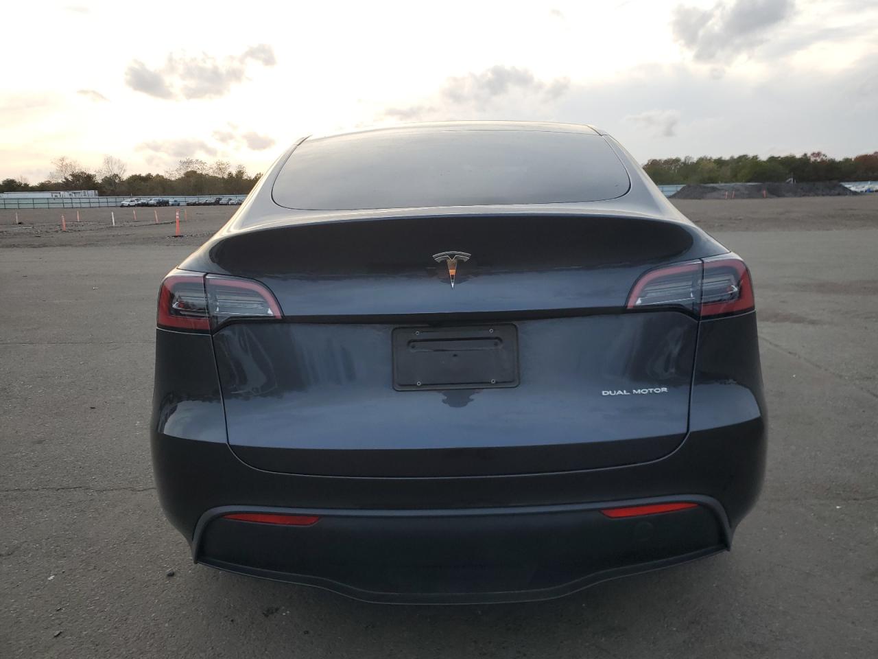 2024 Tesla Model Y VIN: 7SAYGAEE1RF116155 Lot: 90947775