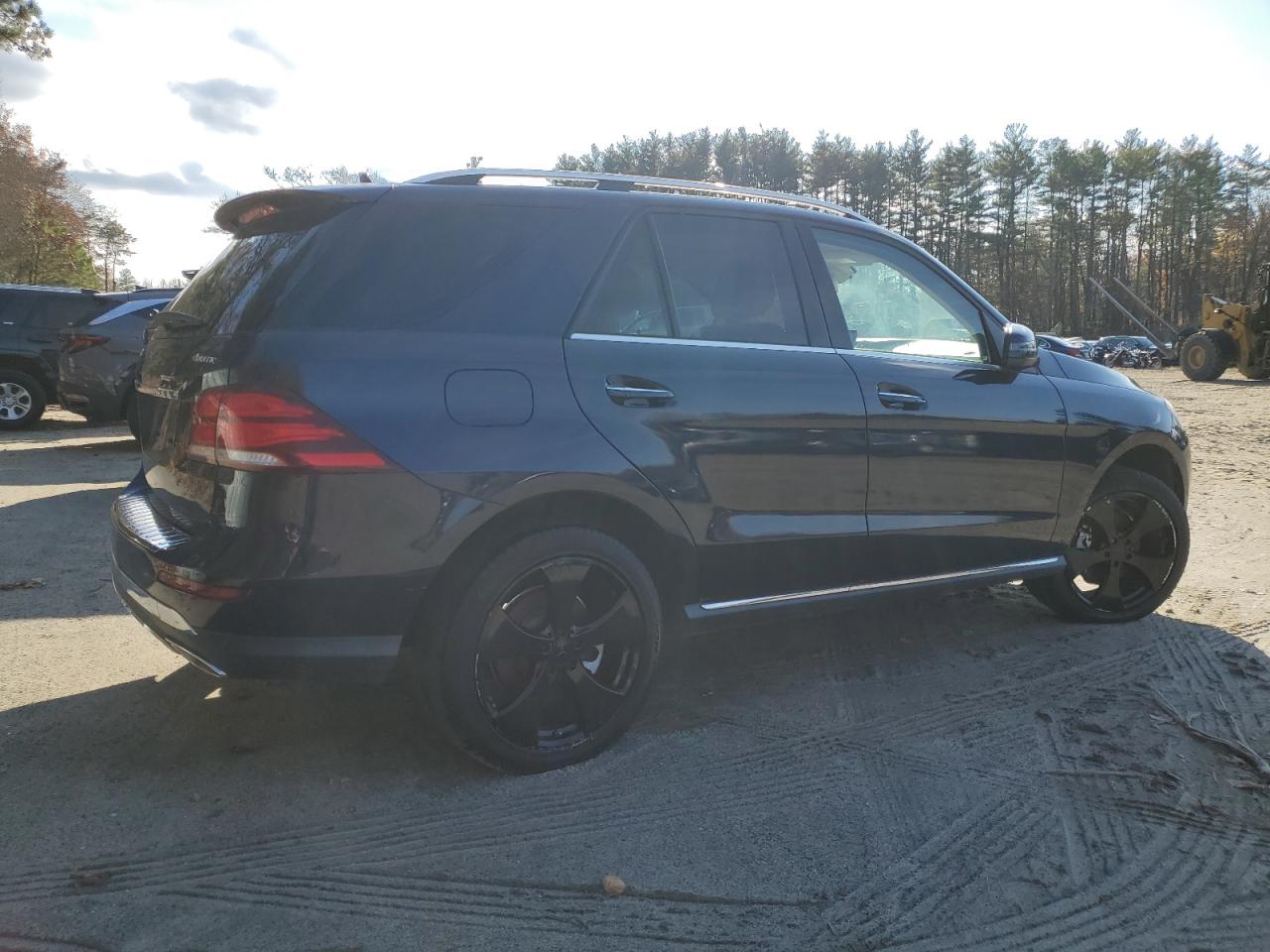 Фото: 4JGDA5HB0JB083173