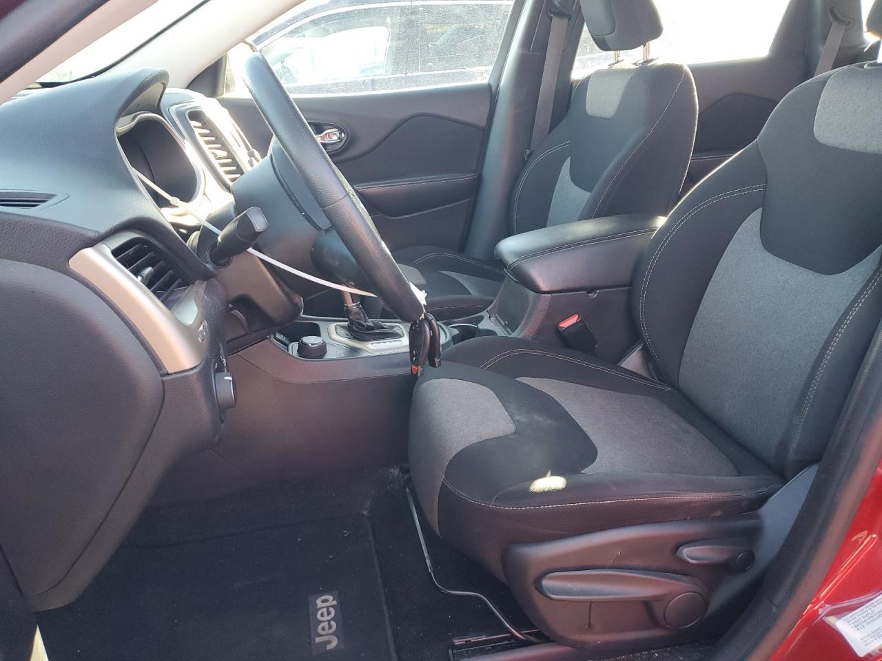 2015 Jeep Cherokee Sport VIN: 1C4PJMAB8FW764199 Lot: 93135615