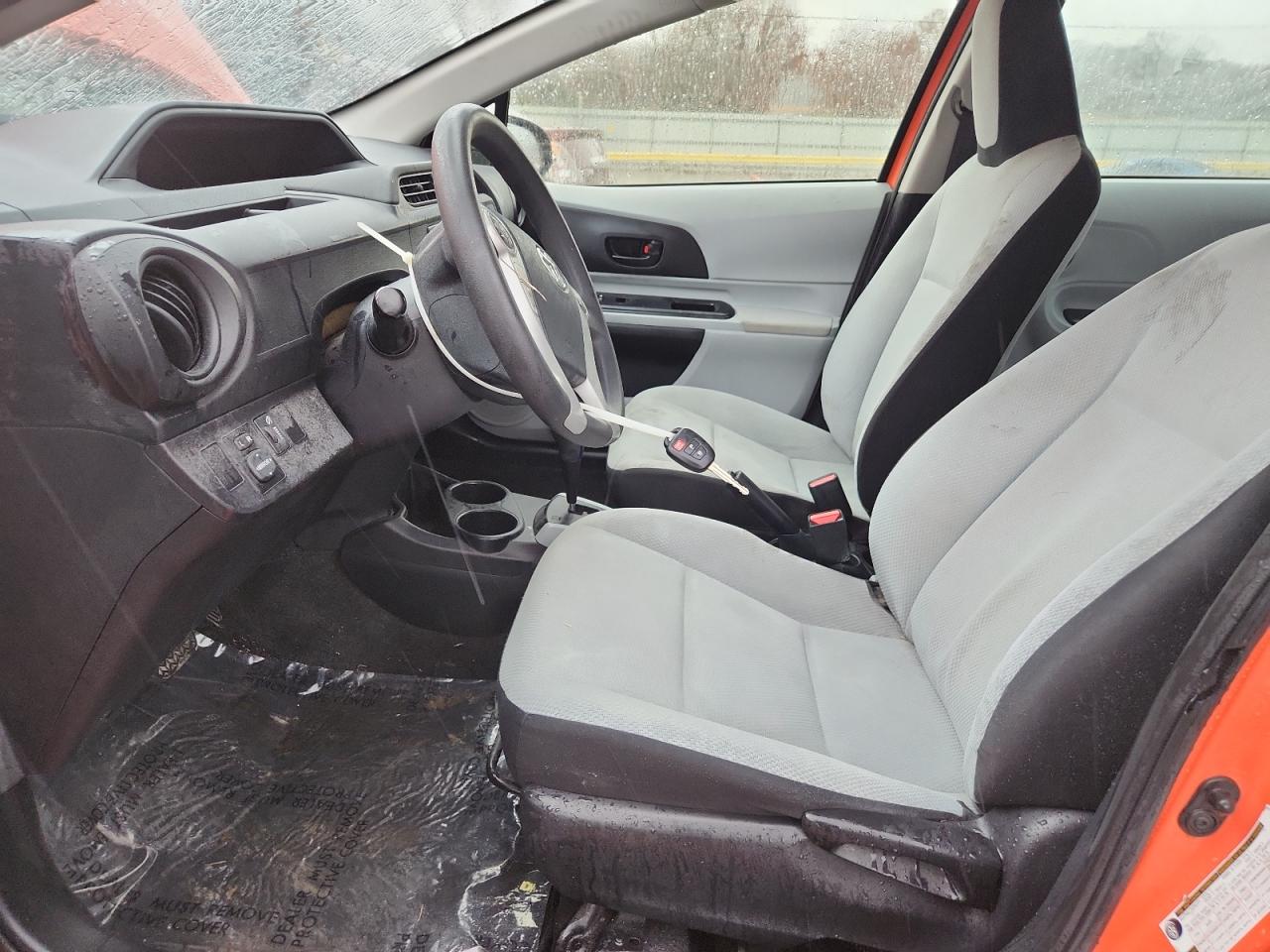 2014 Toyota Prius C VIN: JTDKDTB33E1084287 Lot: 93888935