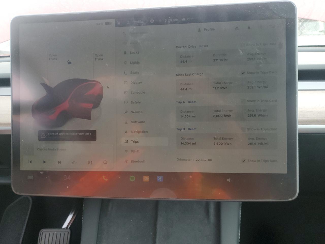 2024 Tesla Model Y VIN: 7SAYGDEEXRF198856 Lot: 90232255