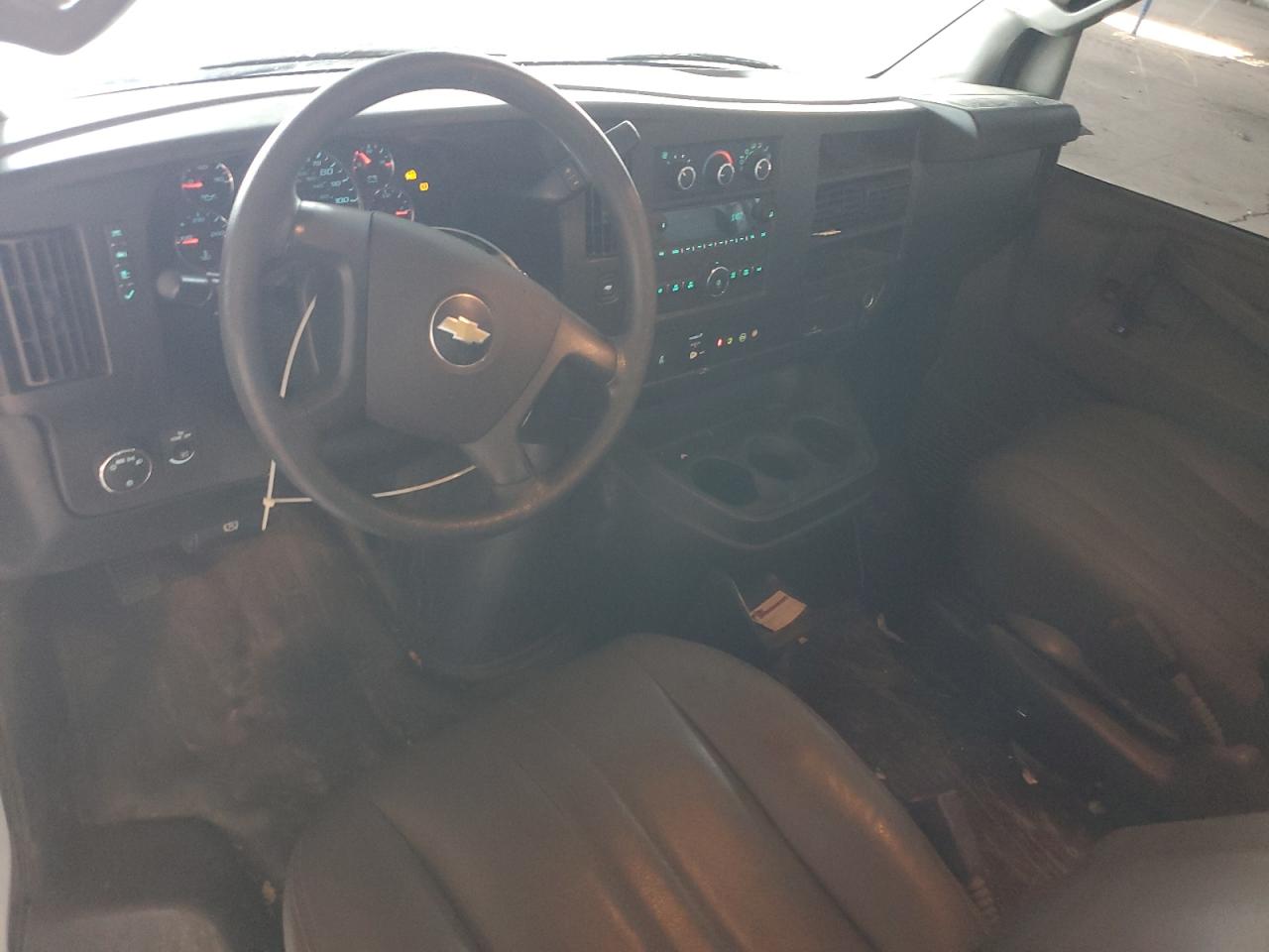 2020 Chevrolet Express G2500 VIN: 1GCWGAFP5L1277841 Lot: 89922915