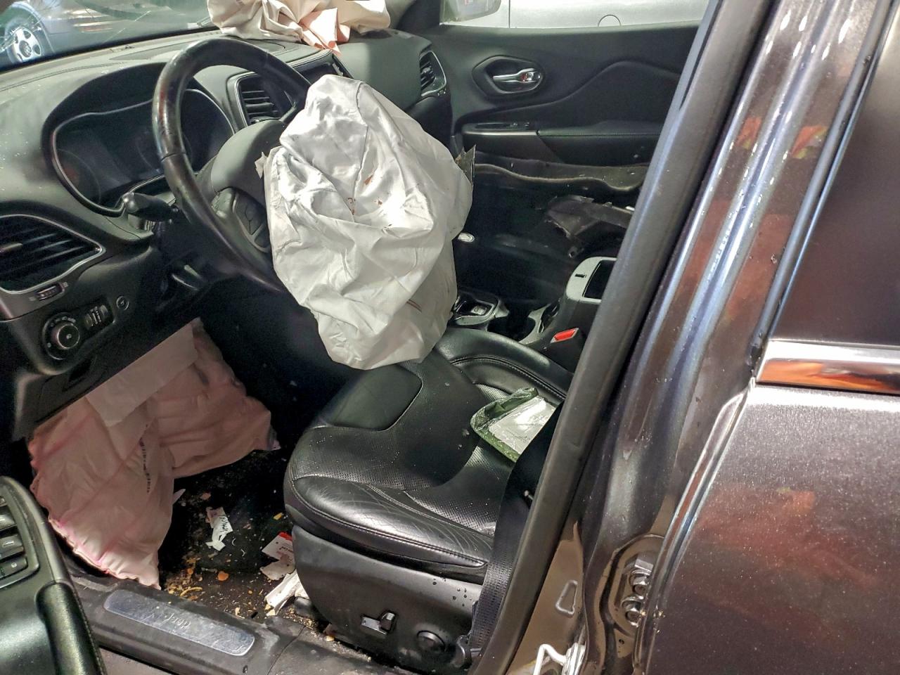 2019 Jeep Cherokee Limited VIN: 1C4PJMDX8KD383076 Lot: 94512145