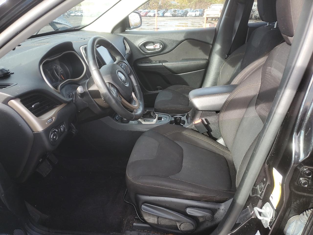 2016 Jeep Cherokee Latitude VIN: 1C4PJMCB3GW210535 Lot: 92536235