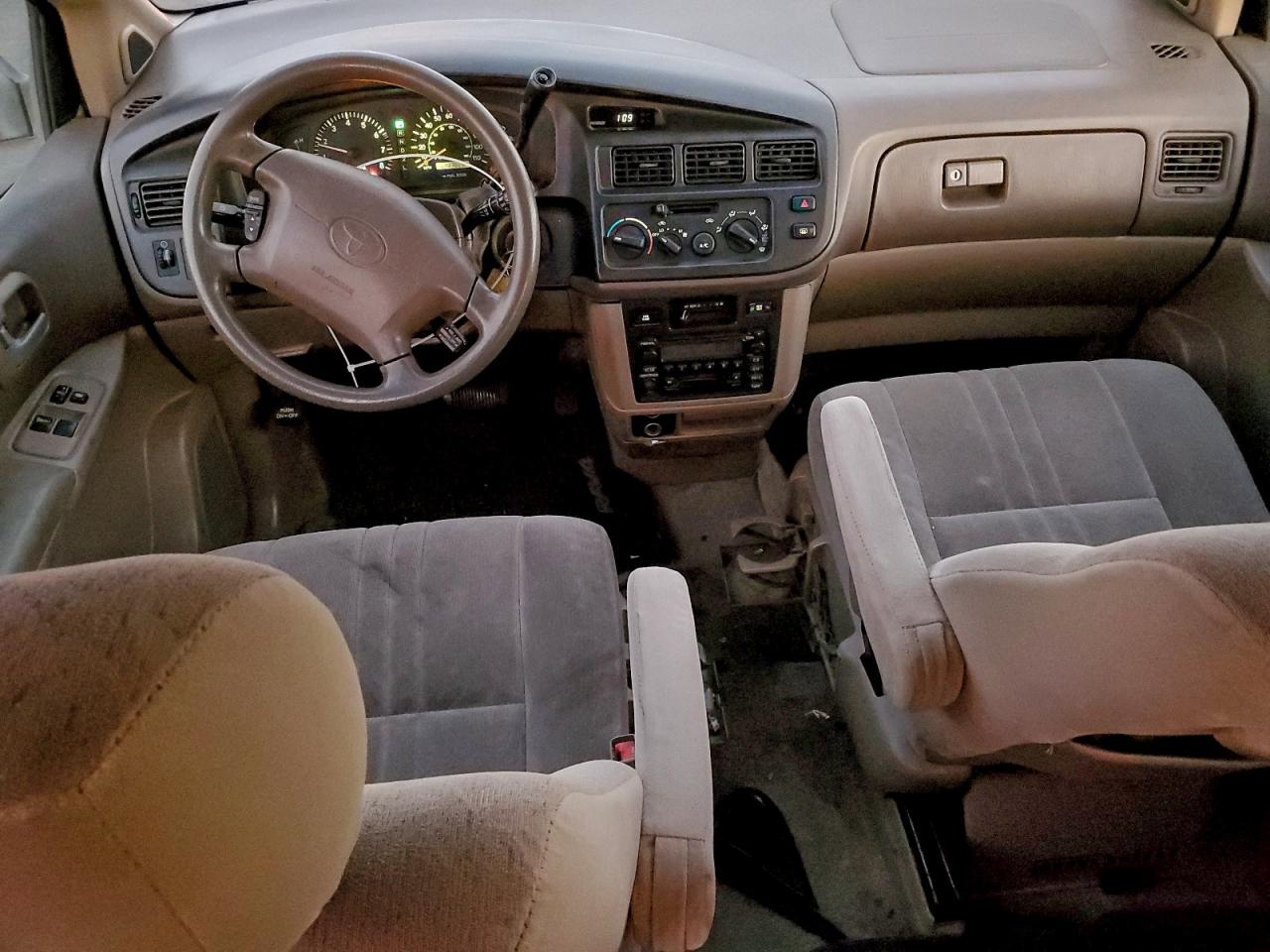 2000 Toyota Sienna Le VIN: 4T3ZF13C2YU228011 Lot: 94192355