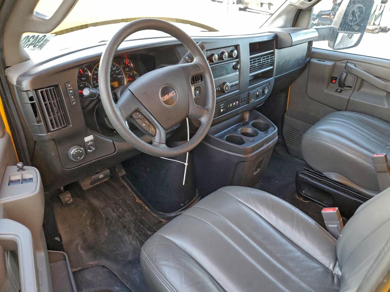 2022 GMC Savana Cut - Box Truck VIN: 7GZ37TC72NN003224 Lot: 94301995