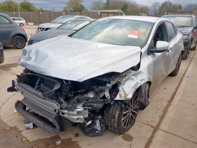 2018 VOLVO V40 T2 [122] MOMENTUM NAV PLUS 5DR for sale at Copart SANDY