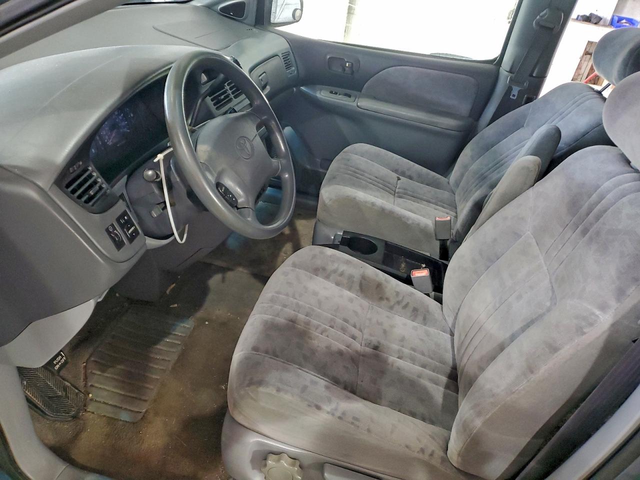 2001 Toyota Sienna Le VIN: 4T3ZF13C91U320528 Lot: 94223435