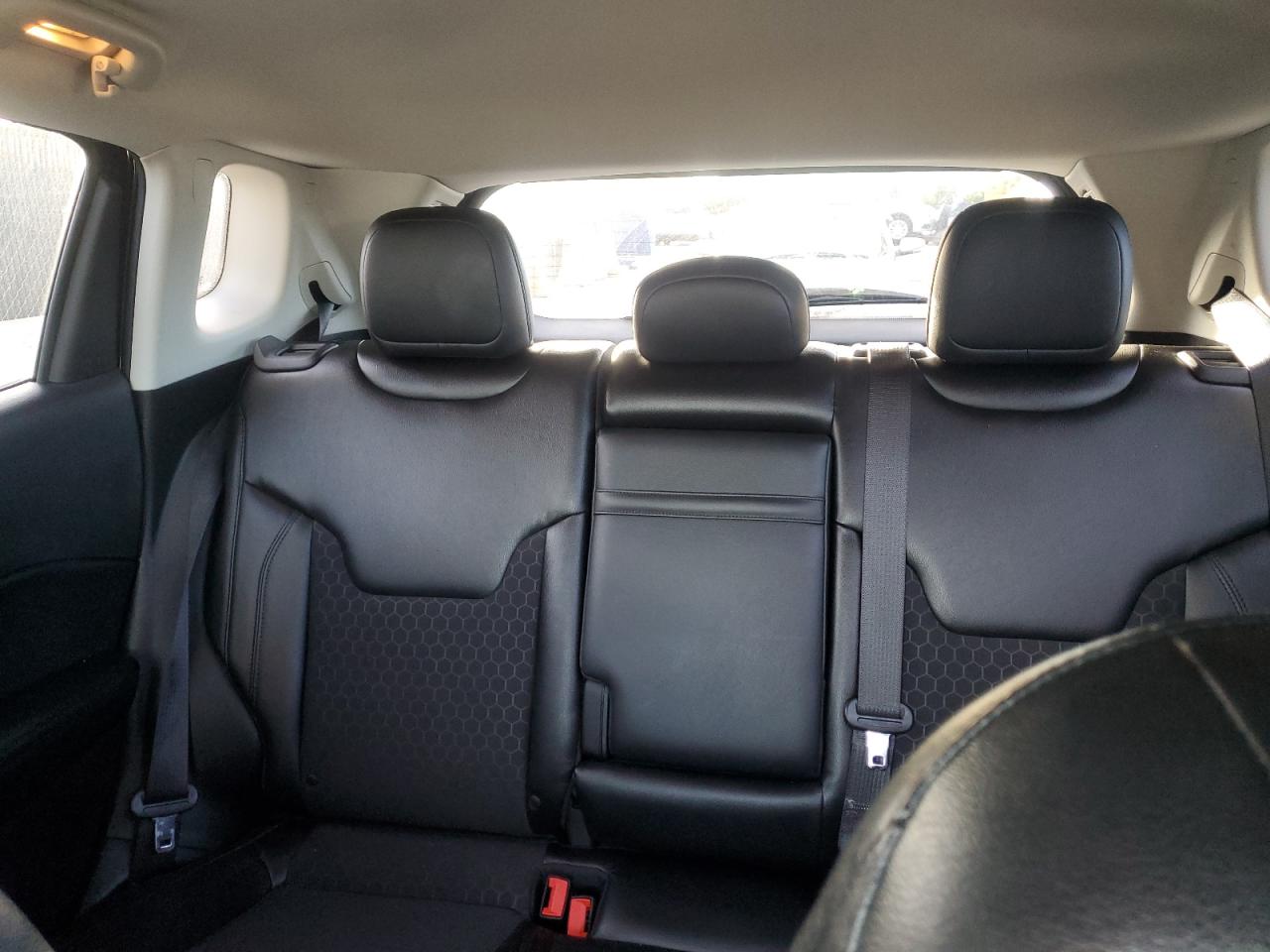 2018 Jeep Compass Latitude VIN: 3C4NJCBB3JT327256 Lot: 92266095