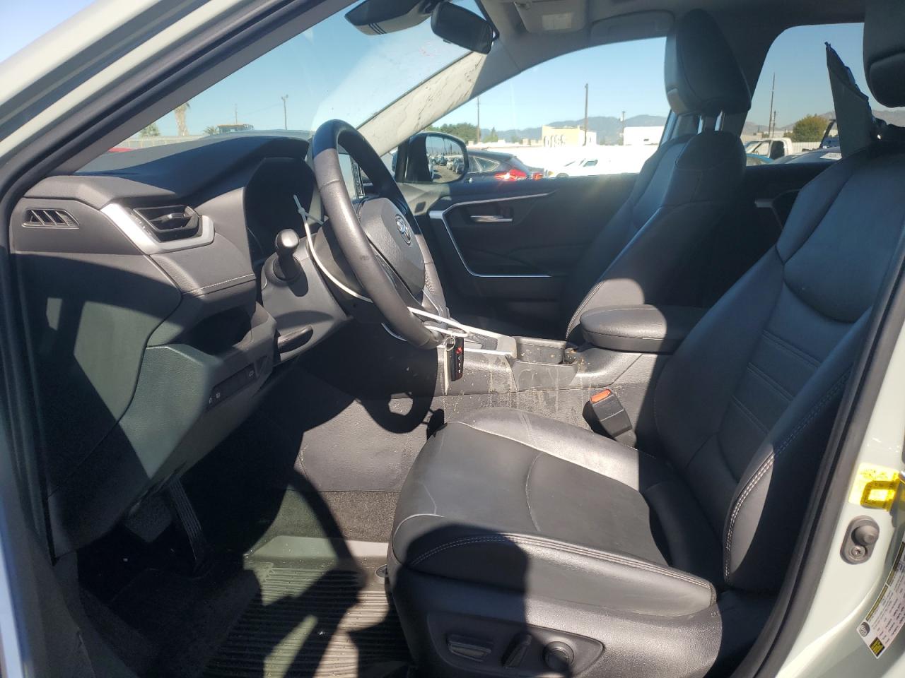 2022 Toyota Rav4 Xle Premium VIN: 2T3C1RFV4NW220570 Lot: 92072645