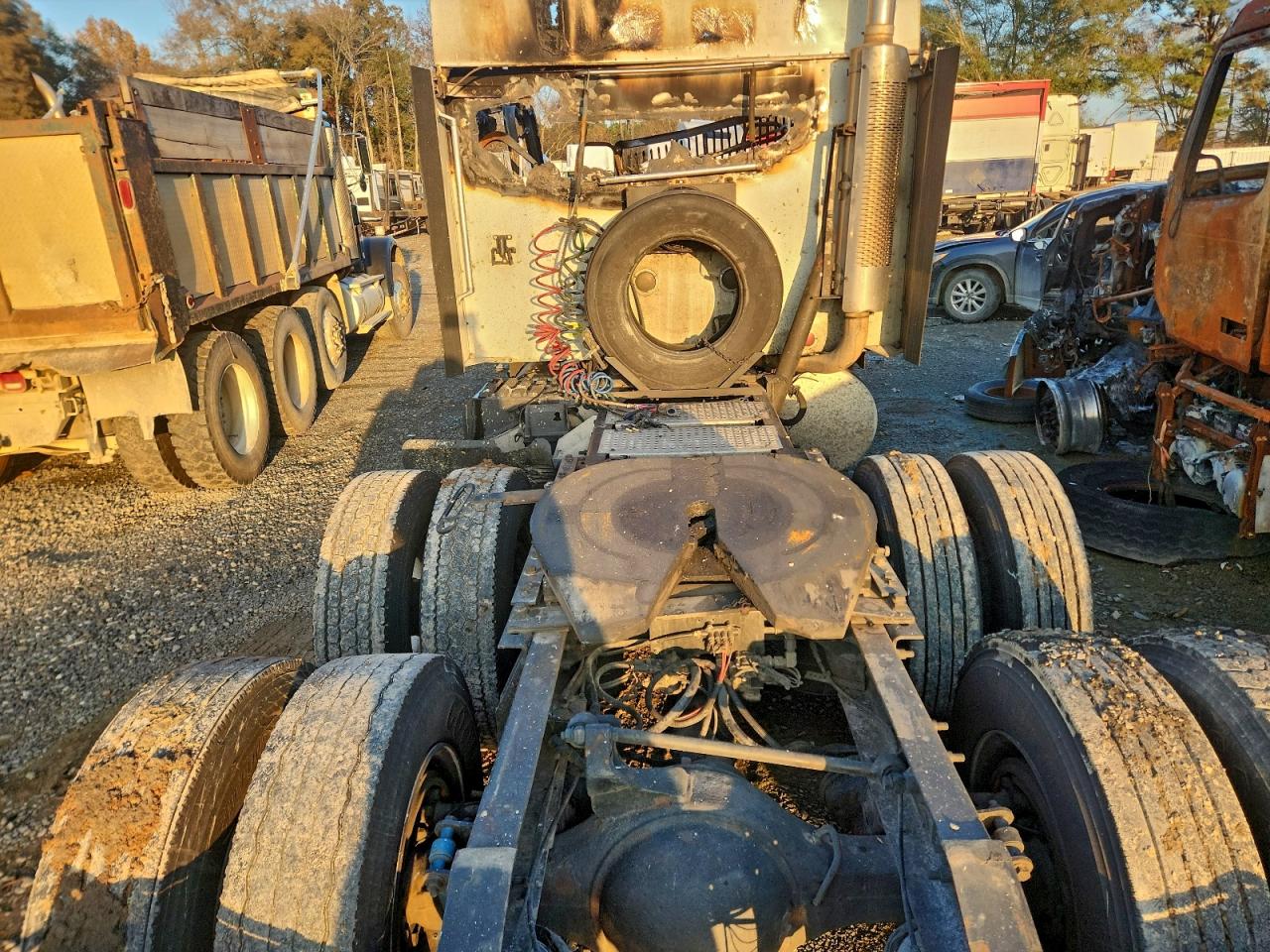 2007 International 9200 Semi Truck VIN: 2HSCEAPR67C379587 Lot: 92581205