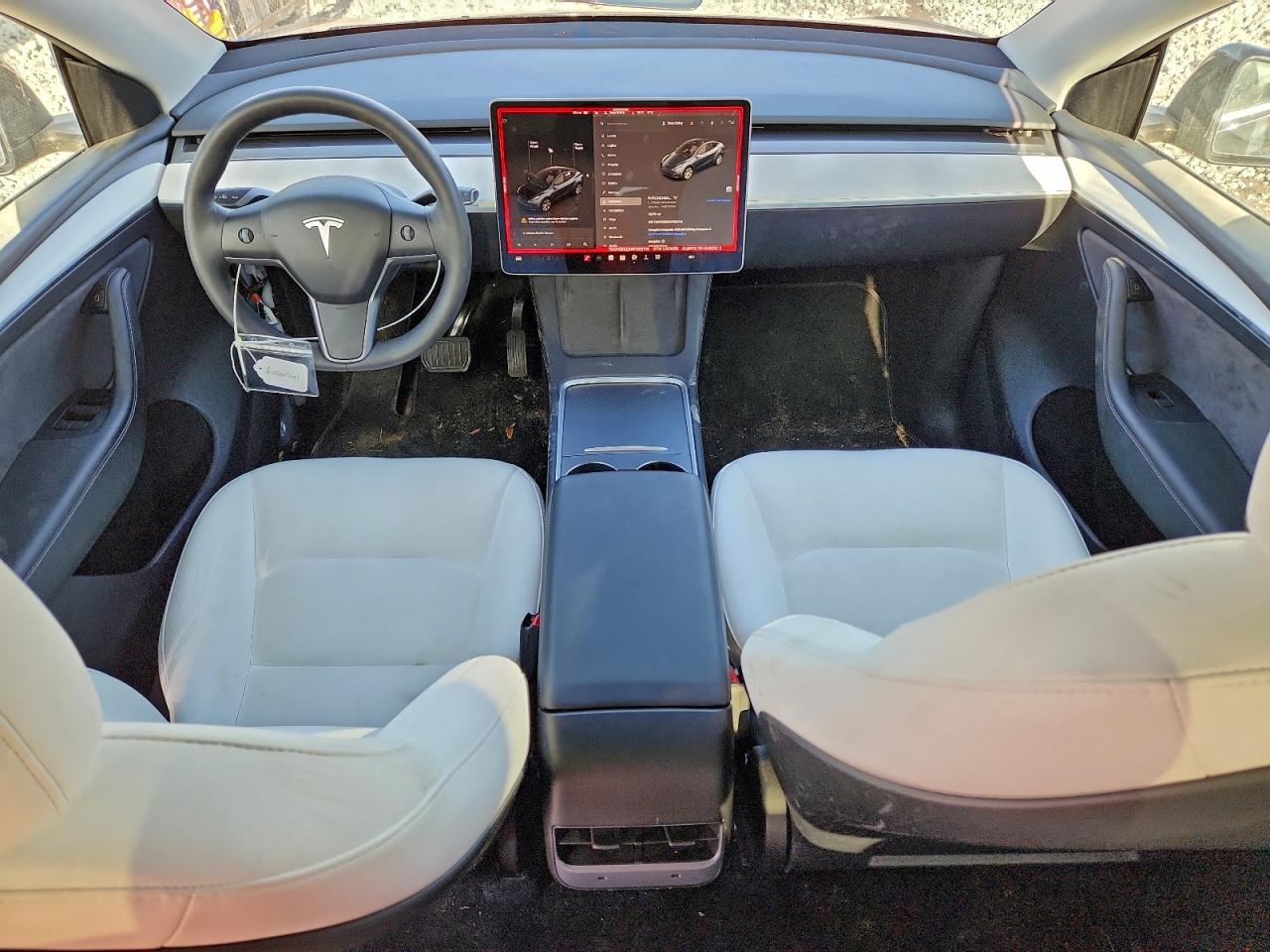 2024 Tesla Model Y VIN: 7SAYGDEEXRF063716 Lot: 92717385