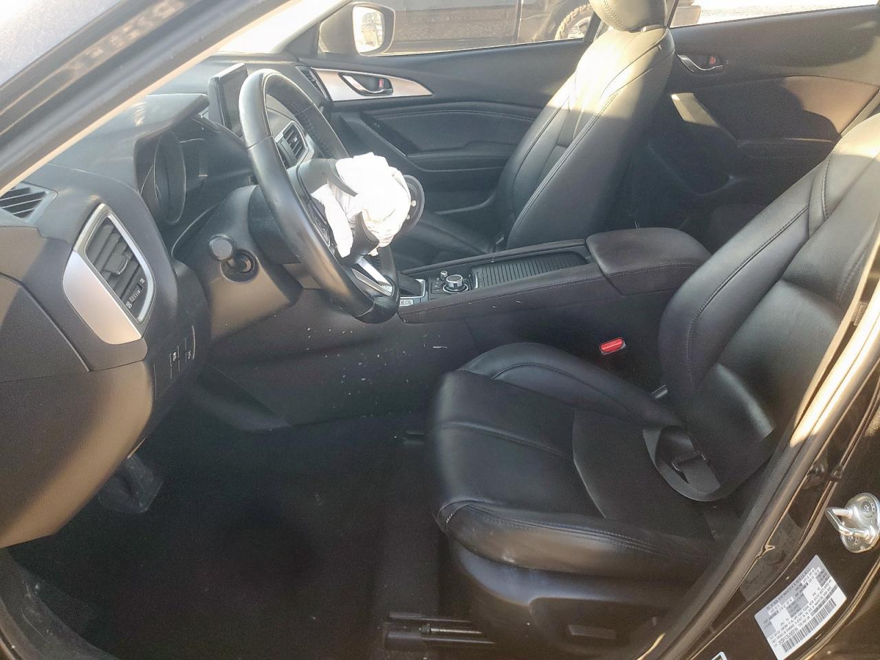 2018 Mazda 3 Touring VIN: 3MZBN1V38JM206164 Lot: 92901065