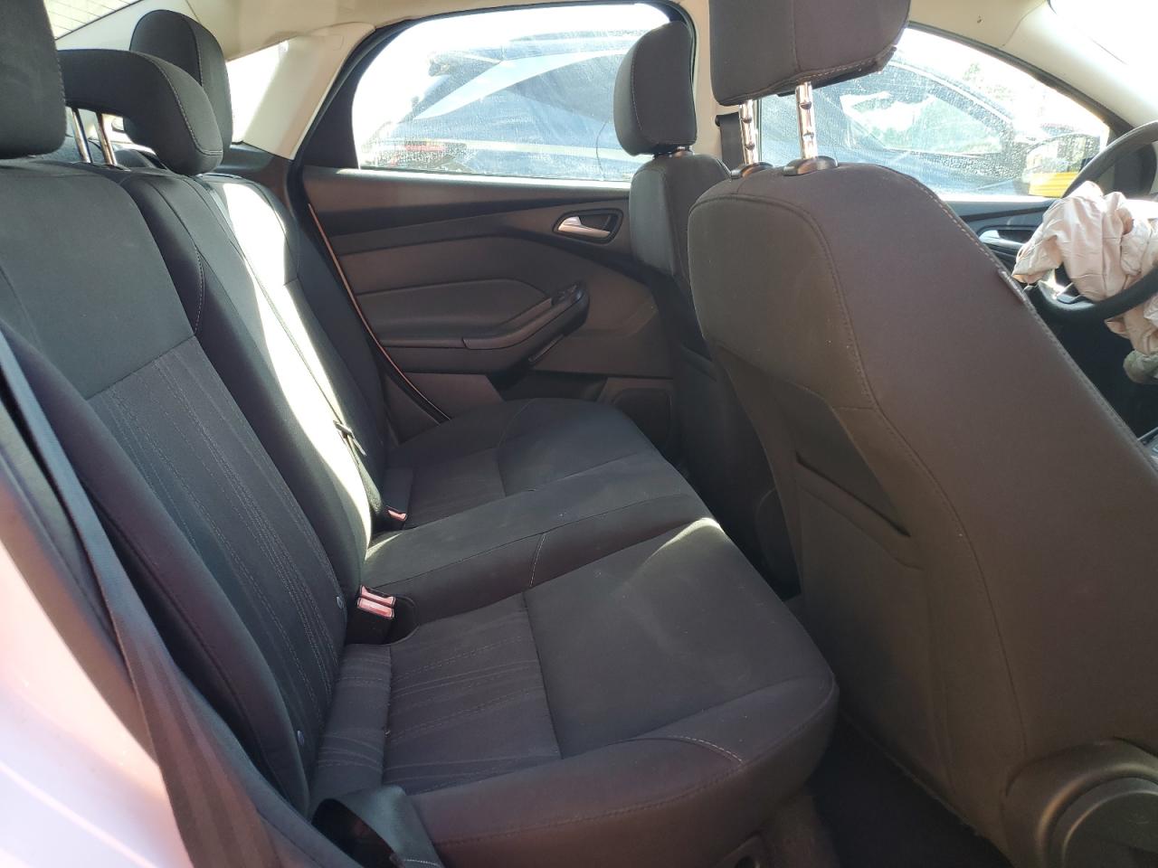 2016 Ford Focus Se VIN: 1FADP3F24GL283475 Lot: 92483495