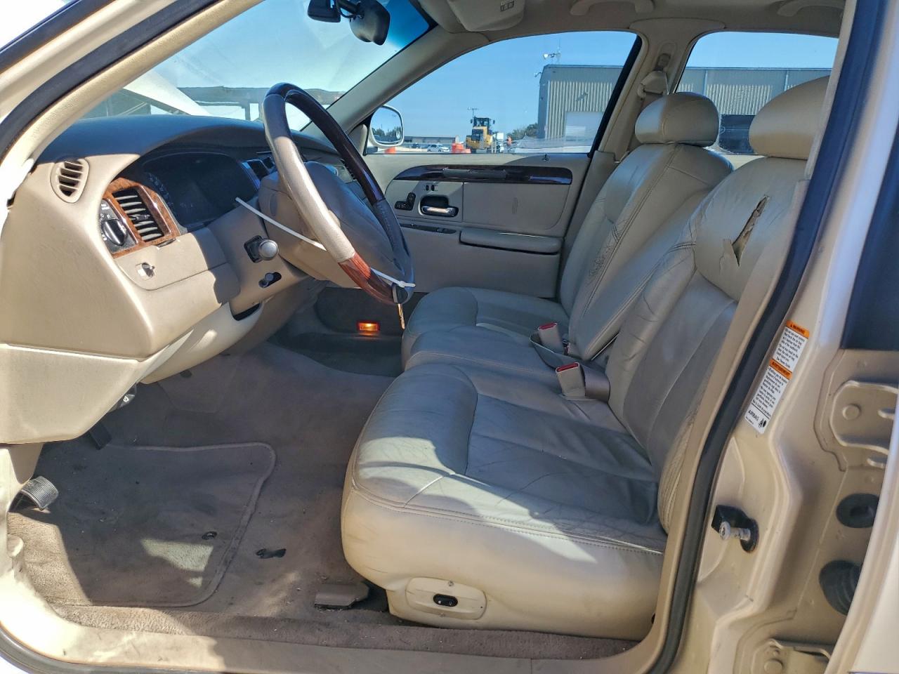 2000 Lincoln Town Car Cartier VIN: 1LNHM83WXYY851754 Lot: 91470955