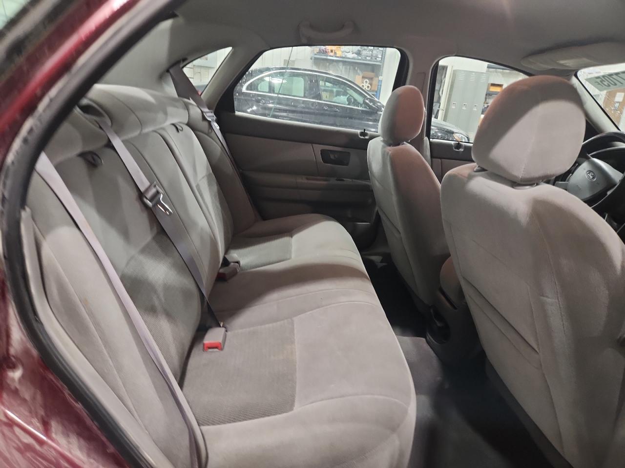 2005 Ford Taurus Se VIN: 1FAFP53275A288512 Lot: 92457705