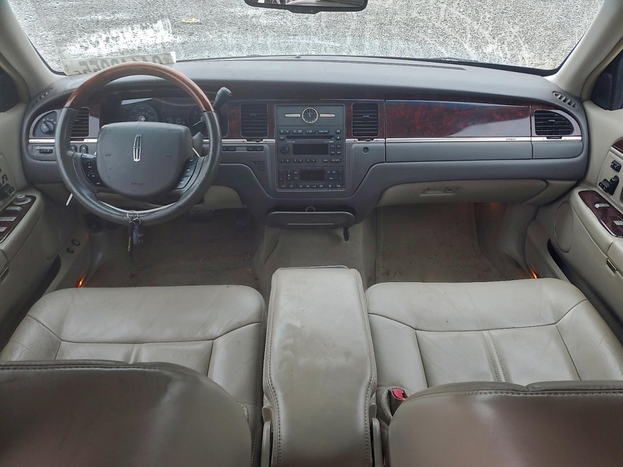 2009 Lincoln Town Car Signature Limited VIN: 2LNHM82V89X635802 Lot: 94143055