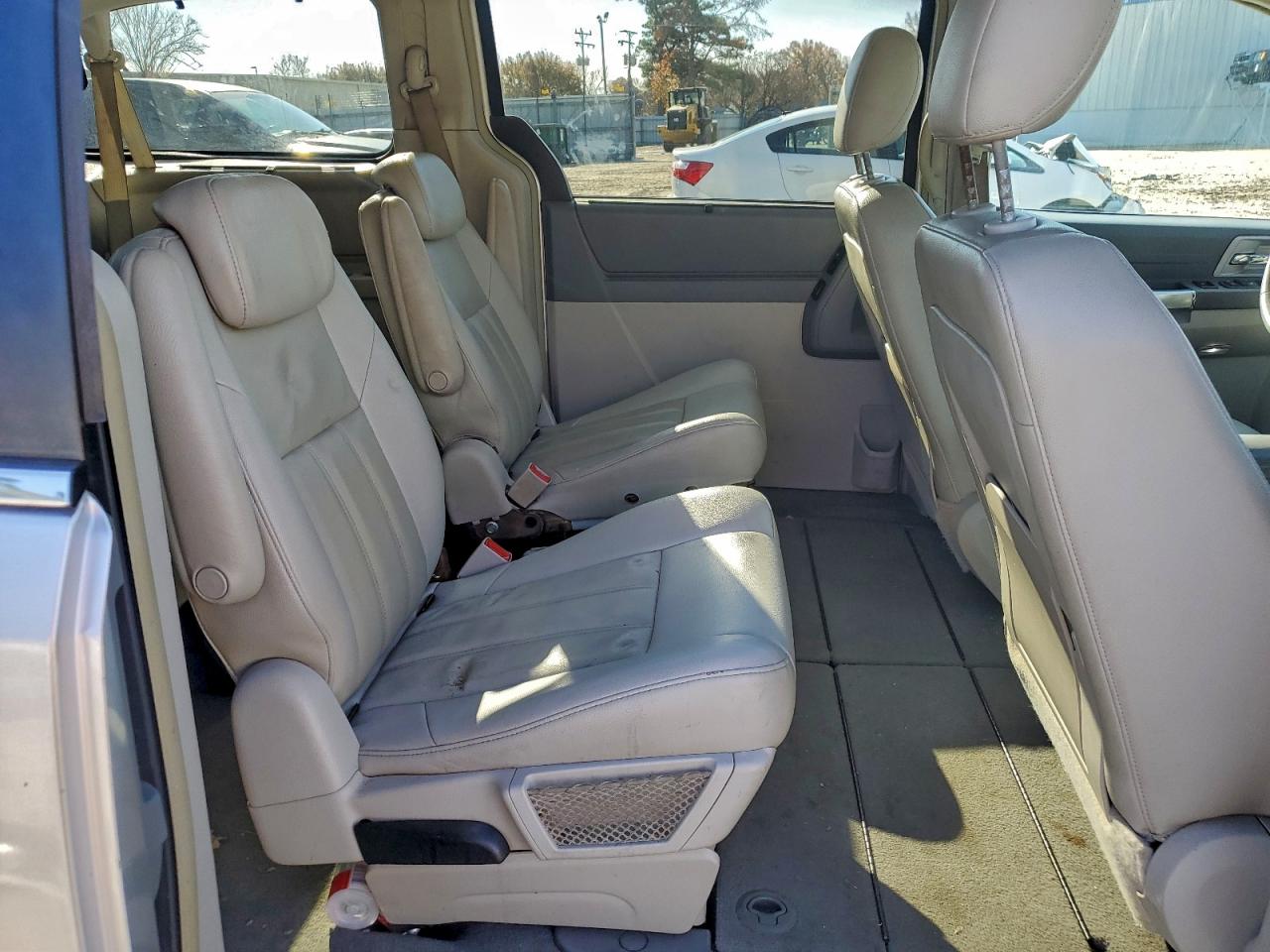 2008 Chrysler Town & Country Touring VIN: 2A8HR54P38R663151 Lot: 94382695