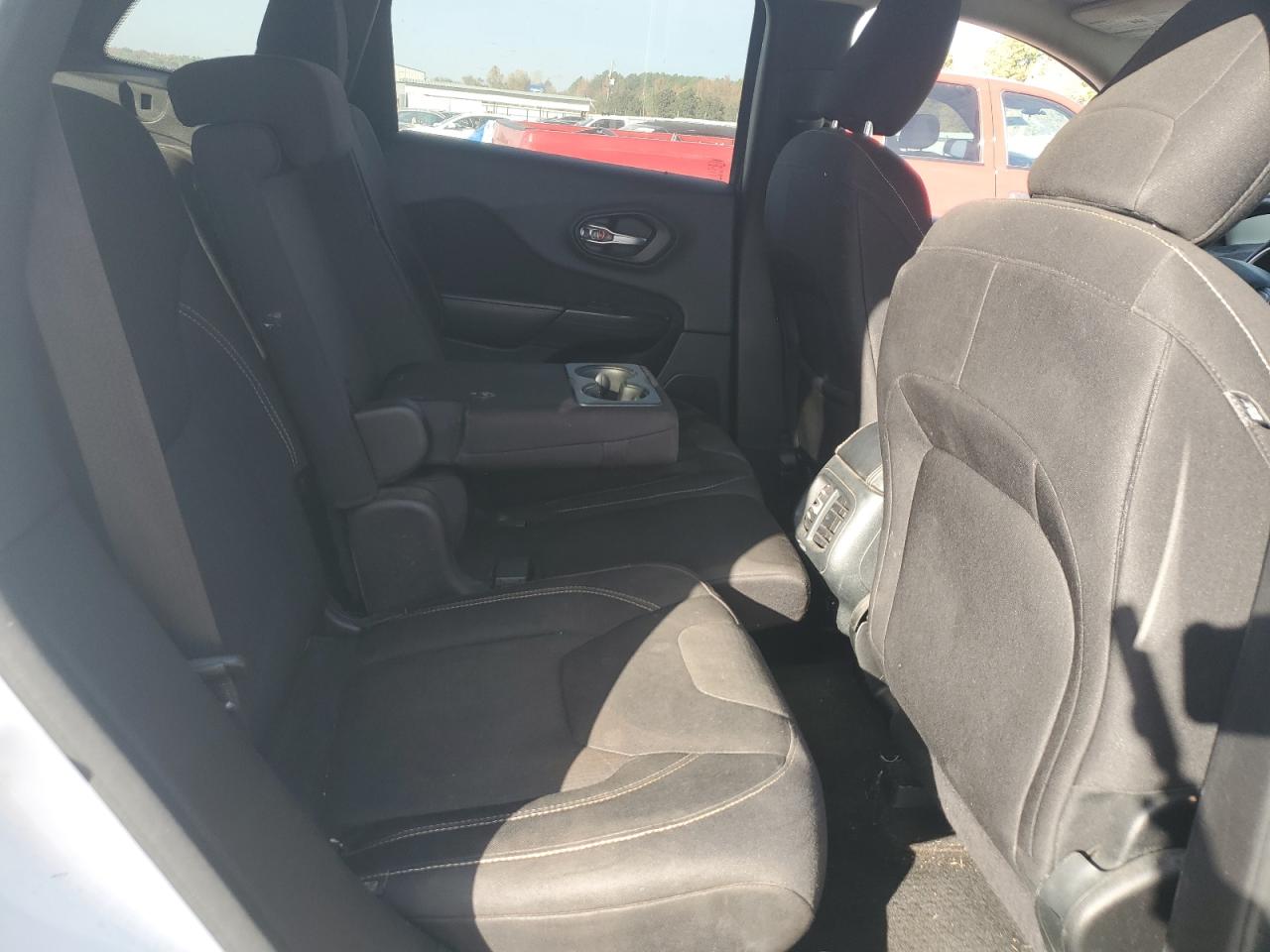 2015 Jeep Cherokee Latitude VIN: 1C4PJLCBXFW632858 Lot: 91802545