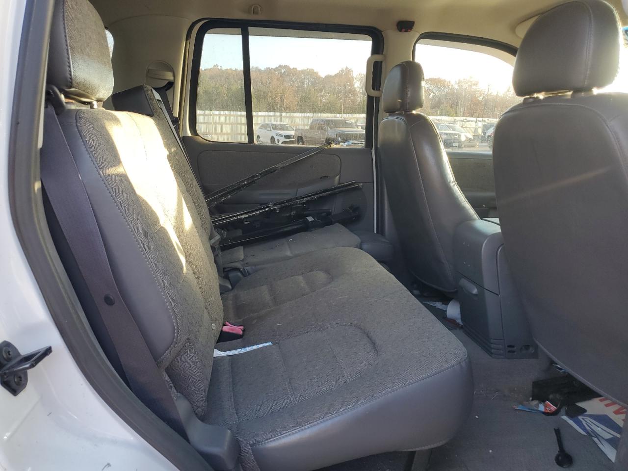 2004 Ford Explorer Xls VIN: 1FMZU72K74ZB32575 Lot: 92208355