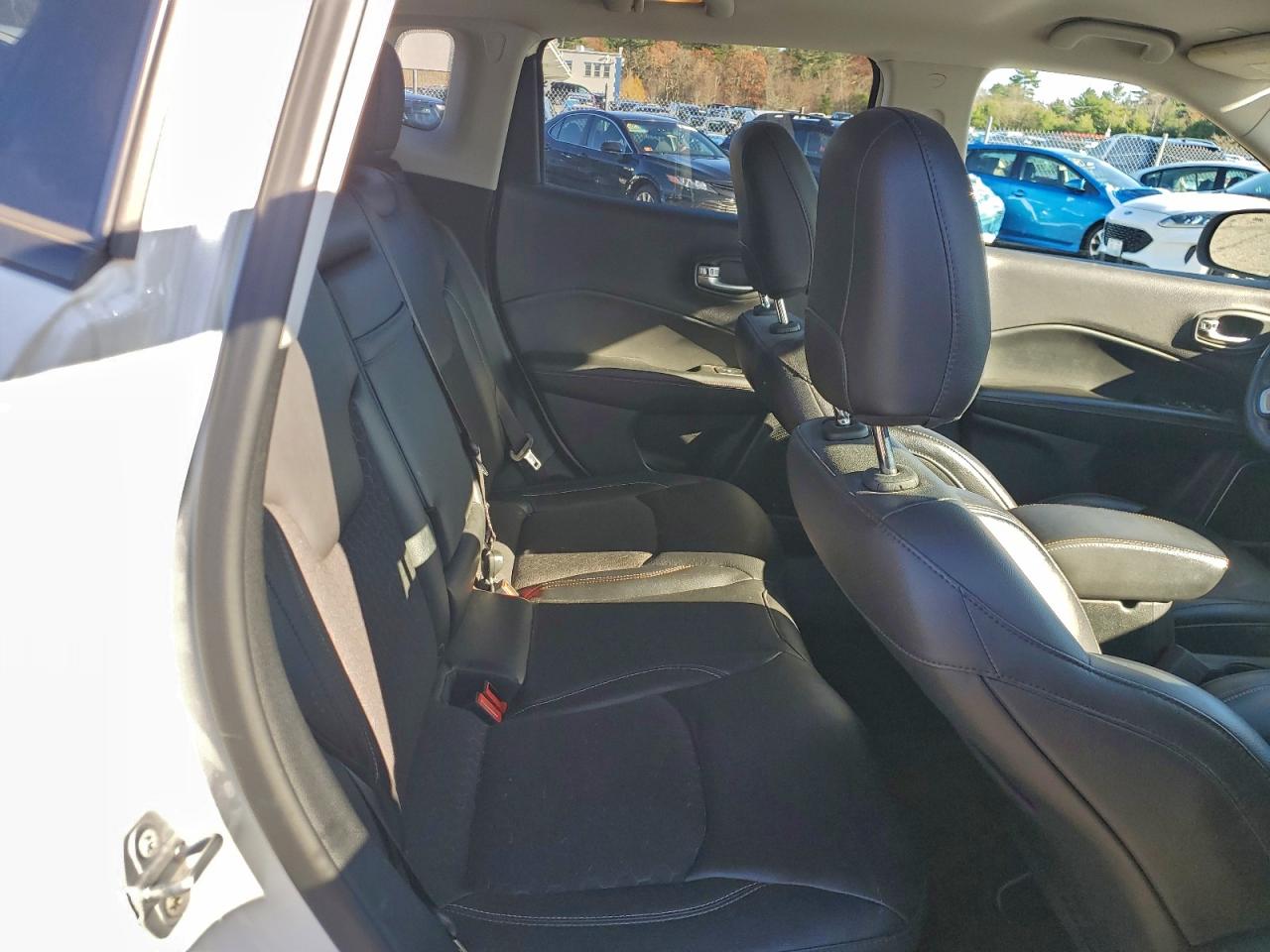 2018 Jeep Compass Latitude VIN: 3C4NJDBBXJT246602 Lot: 93911945