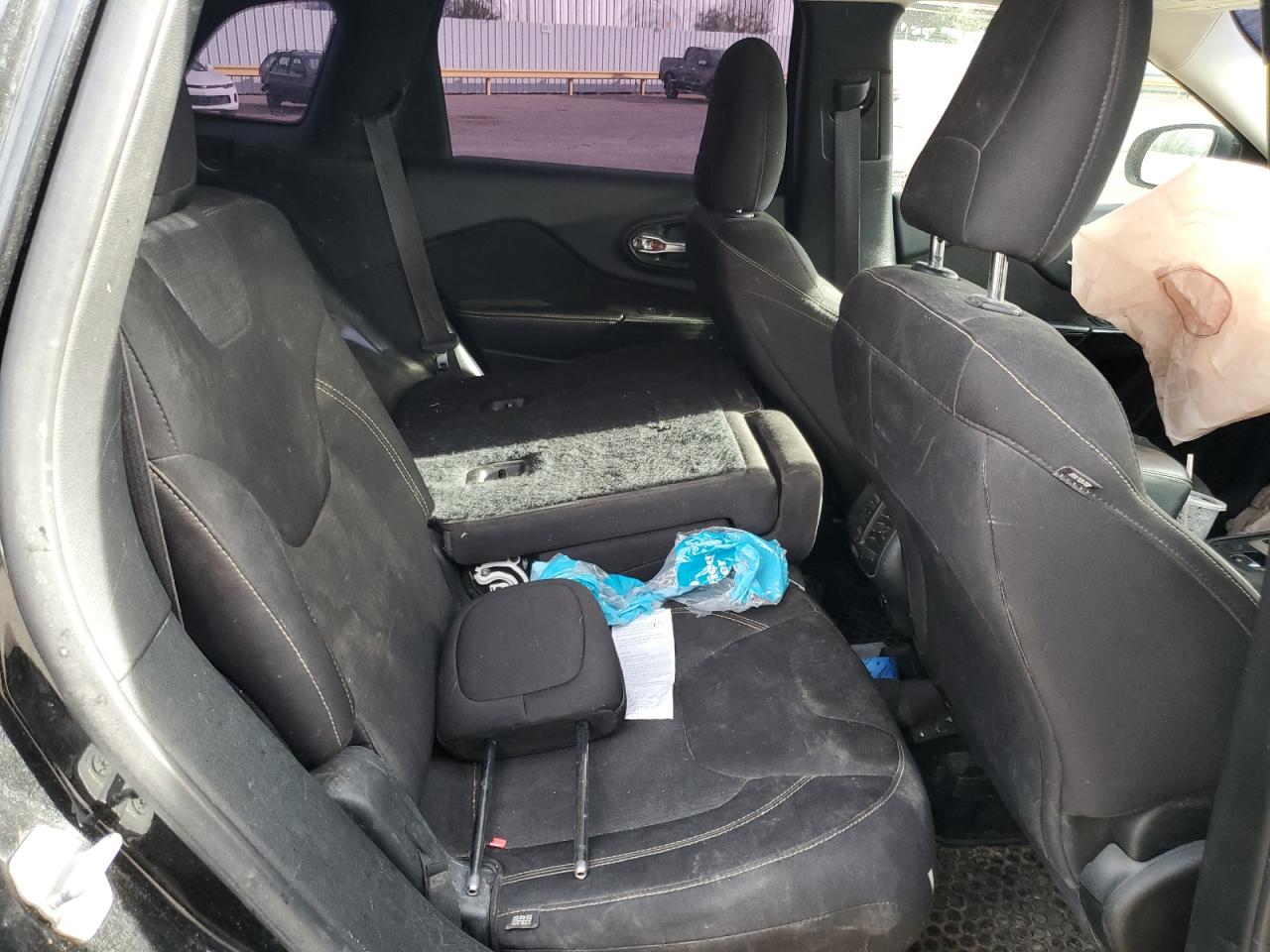 2015 Jeep Cherokee Latitude VIN: 1C4PJMCS8FW610590 Lot: 93336995