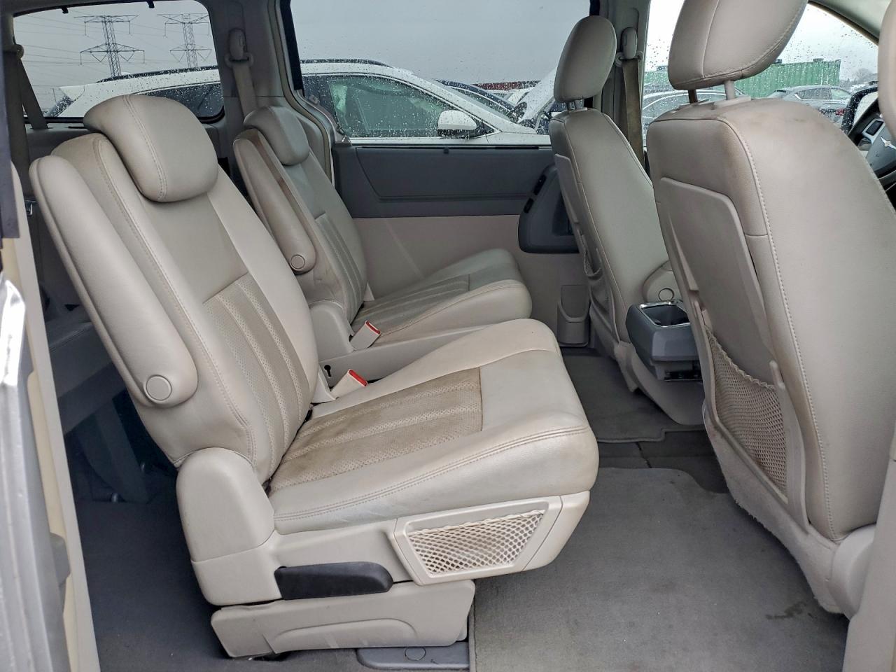 2009 Chrysler Town & Country Touring VIN: 2A8HR541X9R642147 Lot: 94022665