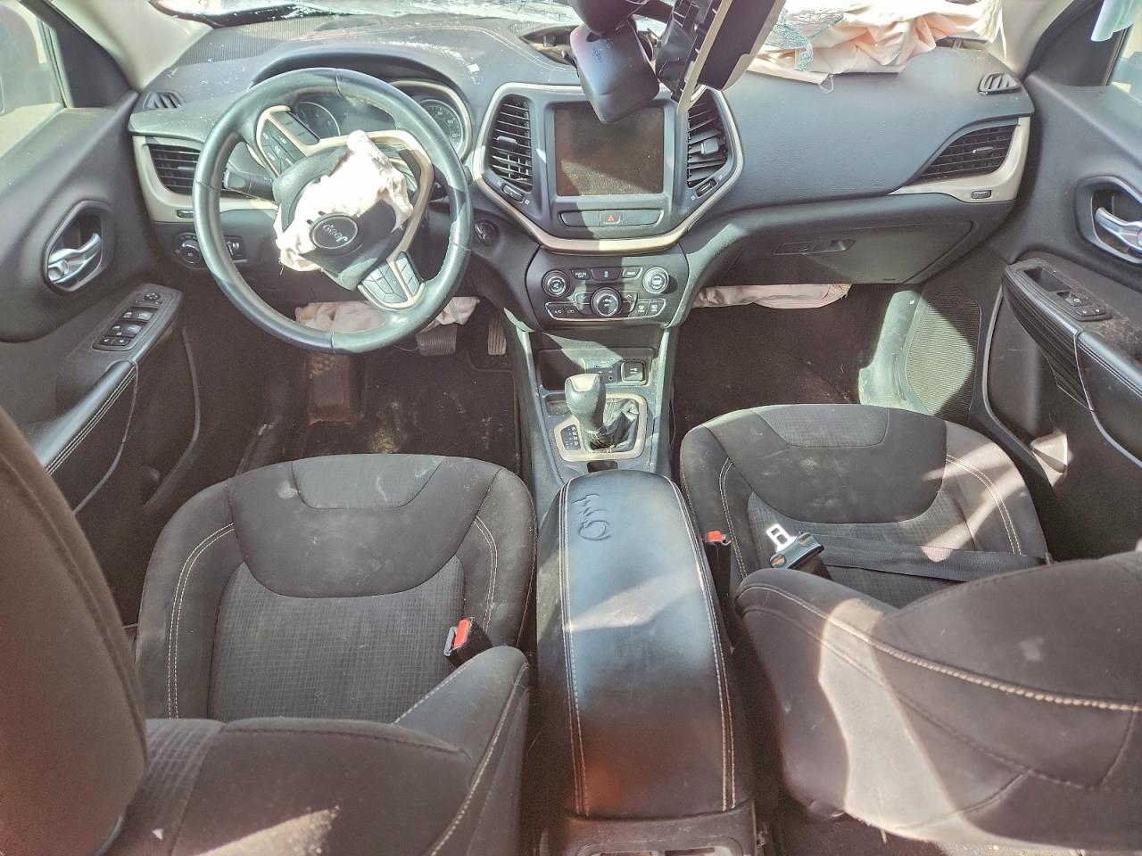 2015 Jeep Cherokee Latitude VIN: 1C4PJLCB3FW658170 Lot: 94261355