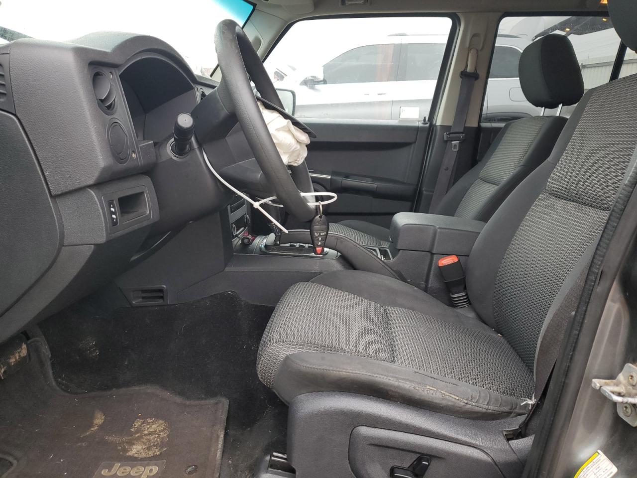 2008 Jeep Commander Sport VIN: 1J8HG48K08C106365 Lot: 92686735