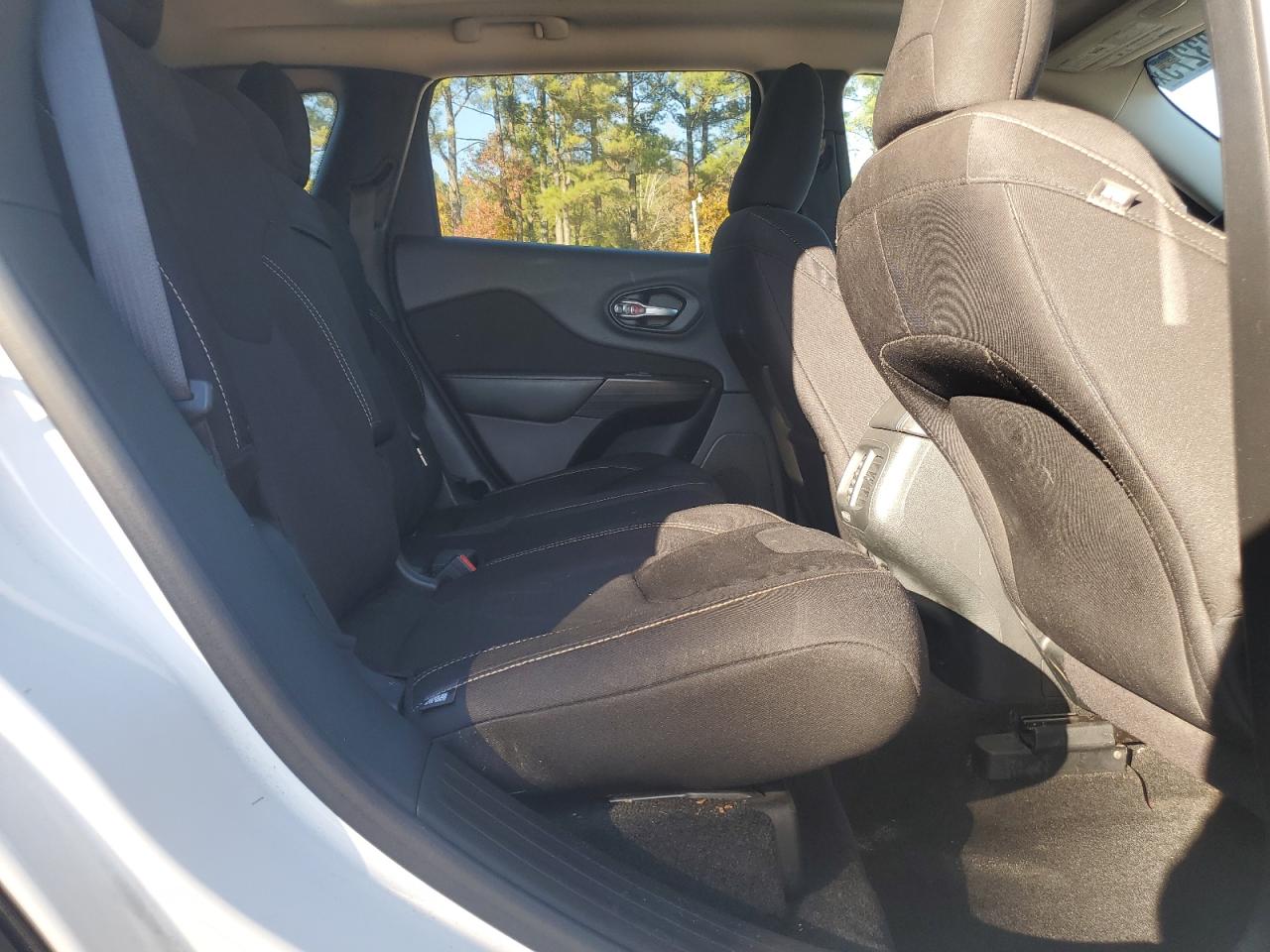 2015 Jeep Cherokee Latitude VIN: 1C4PJLCB8FW759897 Lot: 90993275