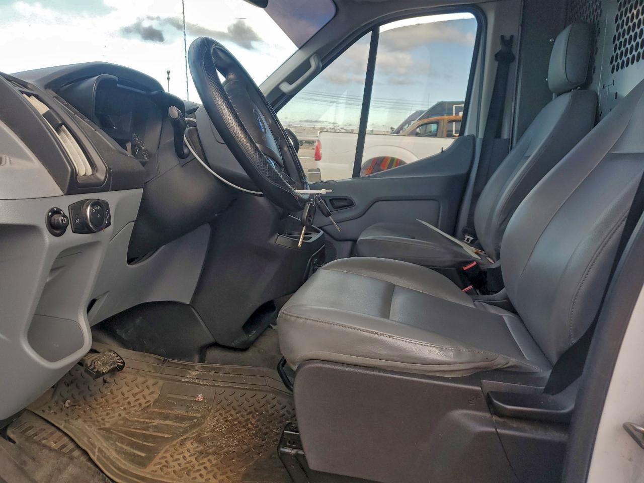 2018 Ford Transit T-150 VIN: 1FTYE2CM1JKA15207 Lot: 94557565