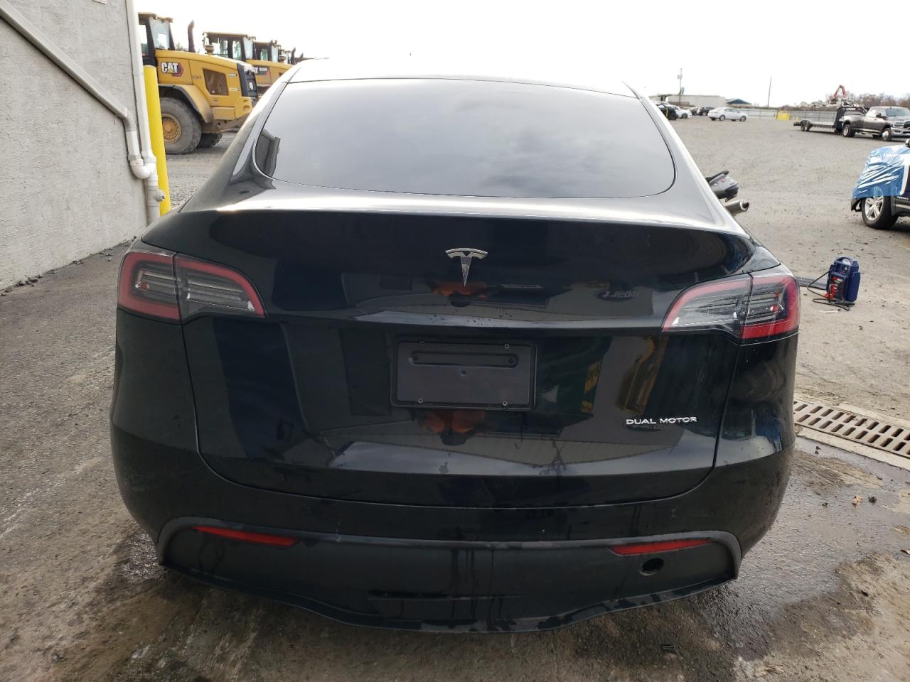 2023 Tesla Model Y VIN: 7SAYGDEE1PA184502 Lot: 92728975