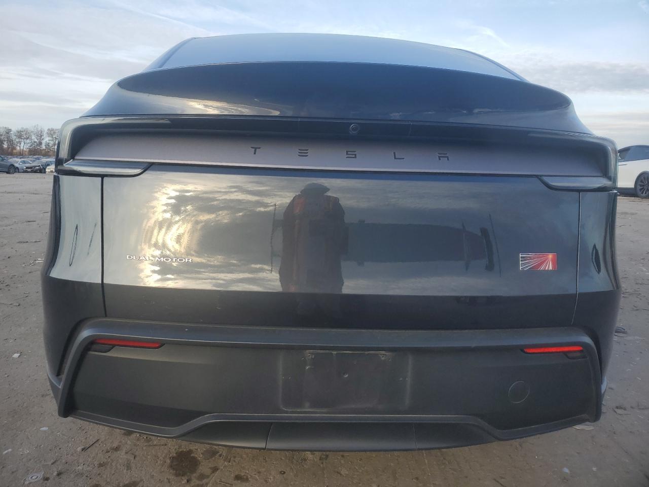 2026 Tesla Model Y VIN: 7SAYGDEE7TF323626 Lot: 93055565