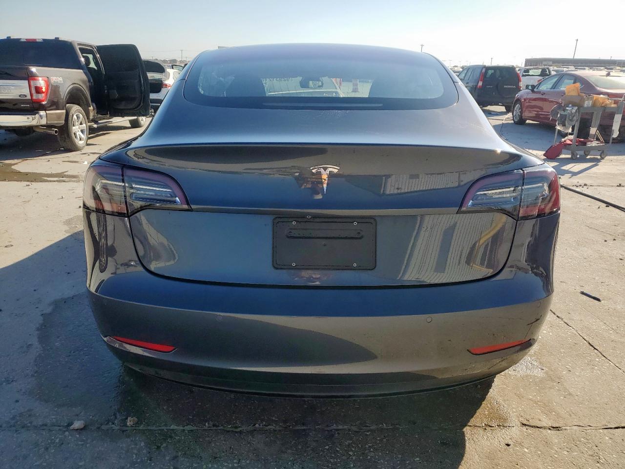 2018 Tesla Model 3 VIN: 5YJ3E1EAXJF158046 Lot: 92931215