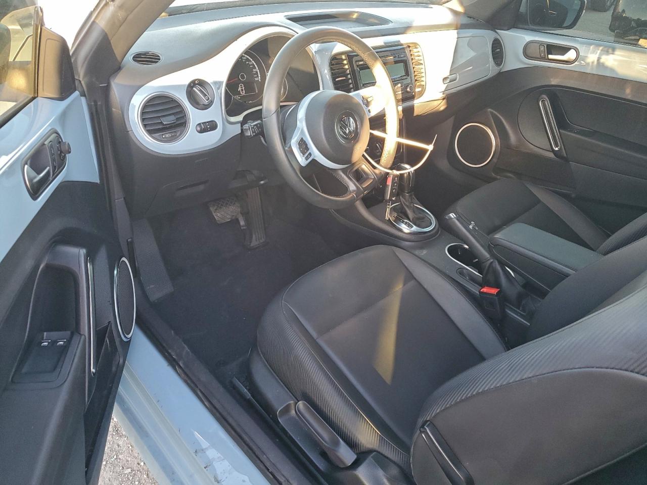 2014 Volkswagen Beetle VIN: 3VWJP7AT8EM619240 Lot: 94254545