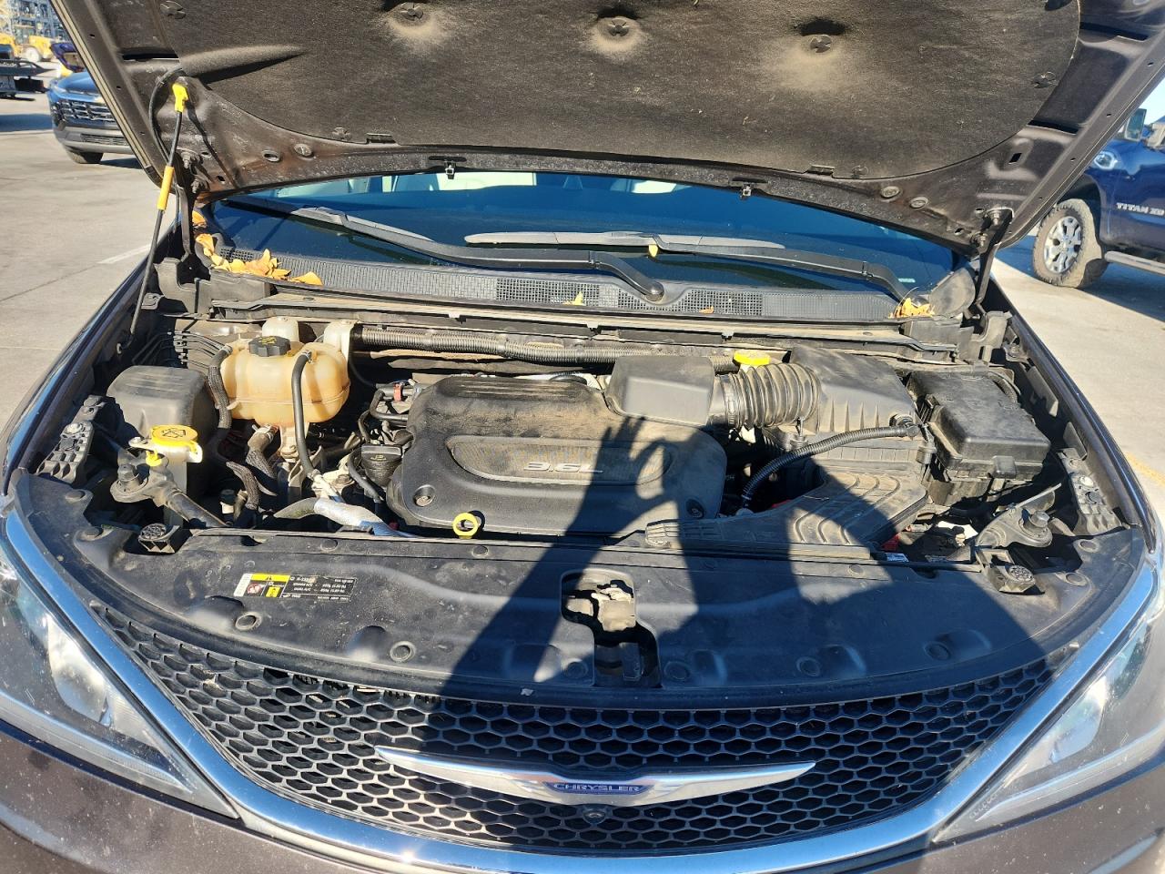 2017 Chrysler Pacifica Limited VIN: 2C4RC1GGXHR668736 Lot: 91104045