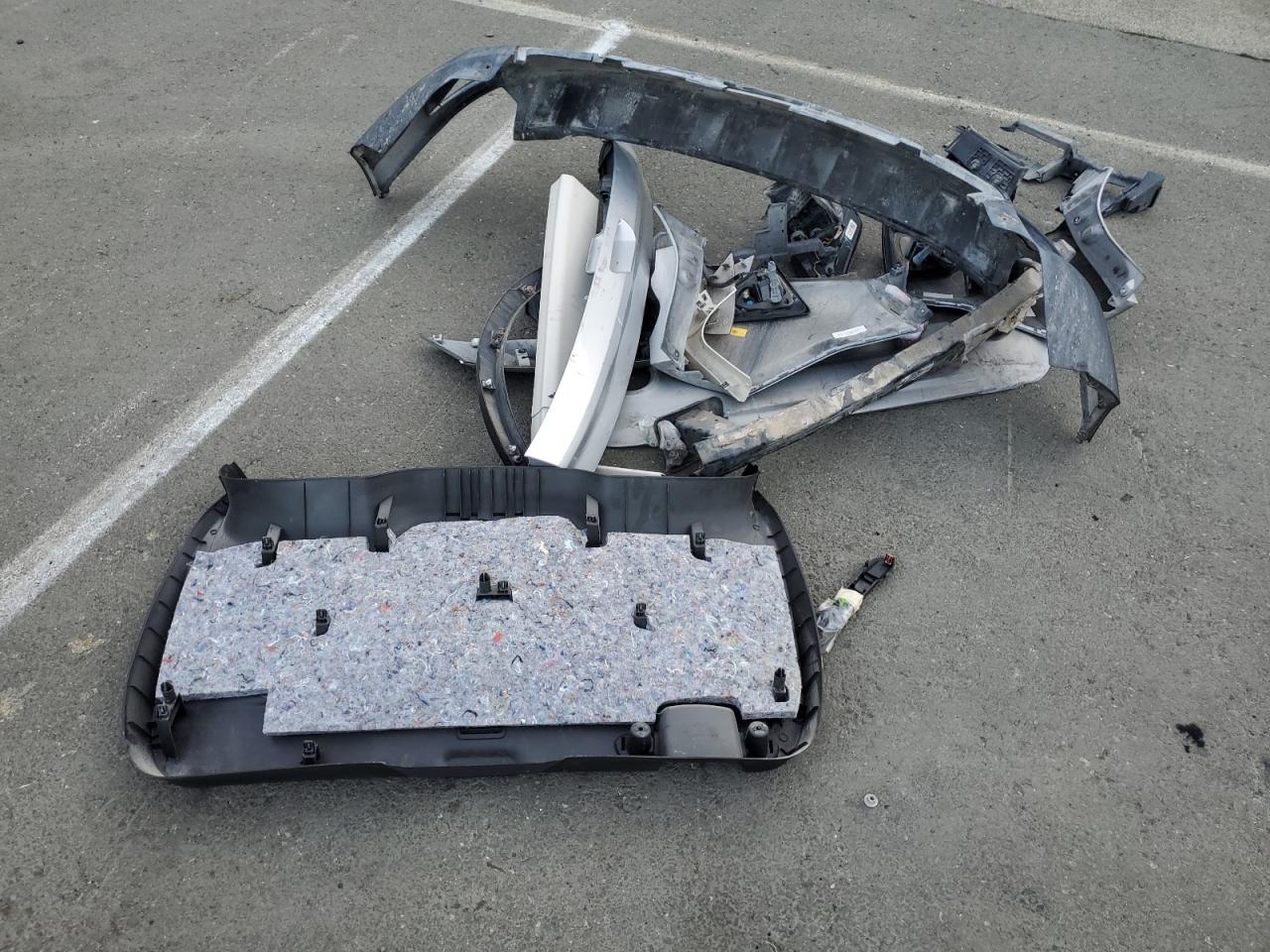 2018 Ford Escape Se VIN: 1FMCU9GD0JUA43998 Lot: 91490525