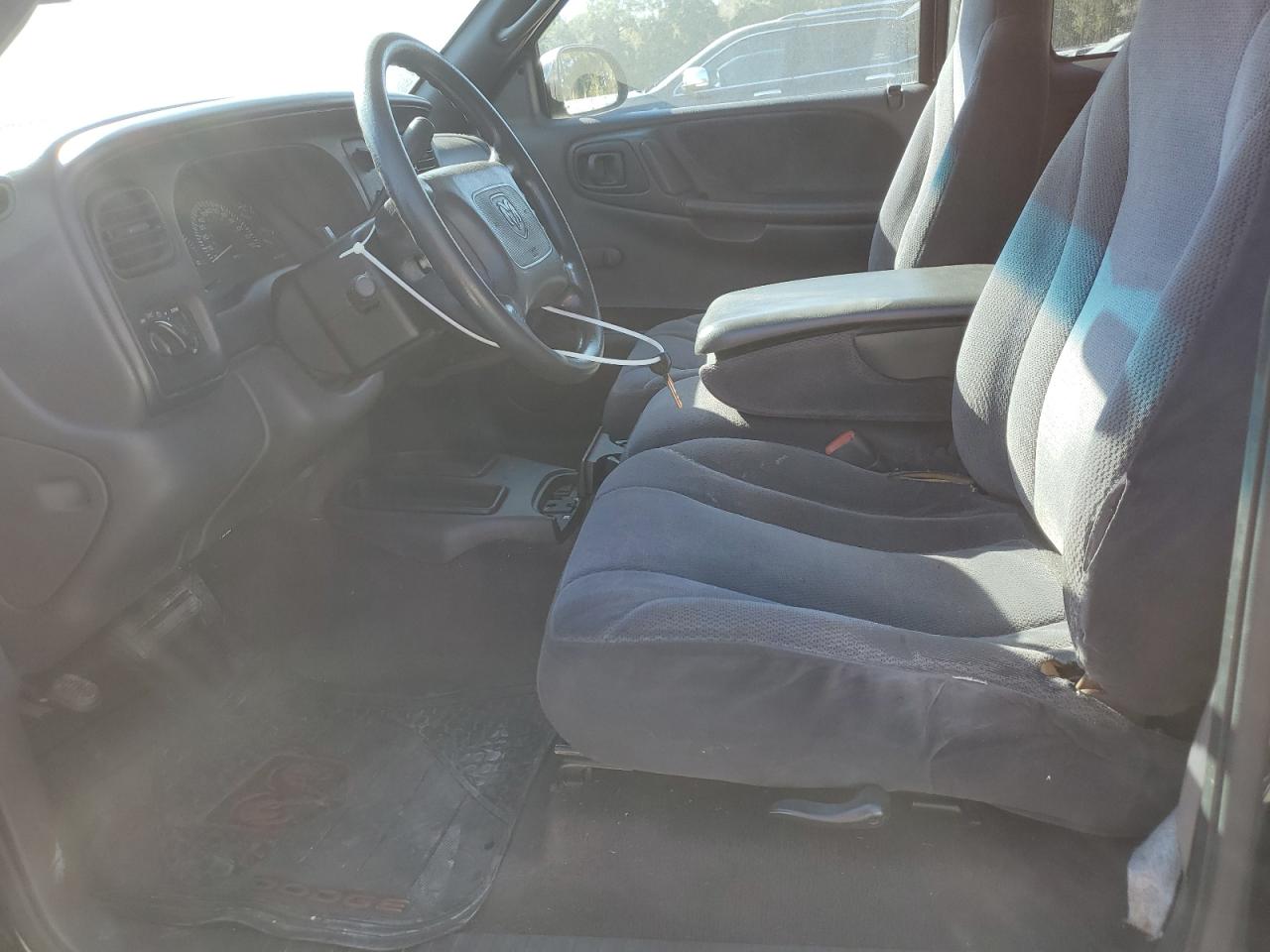 2000 Dodge Dakota VIN: 1B7GL22X8YS673081 Lot: 93415155