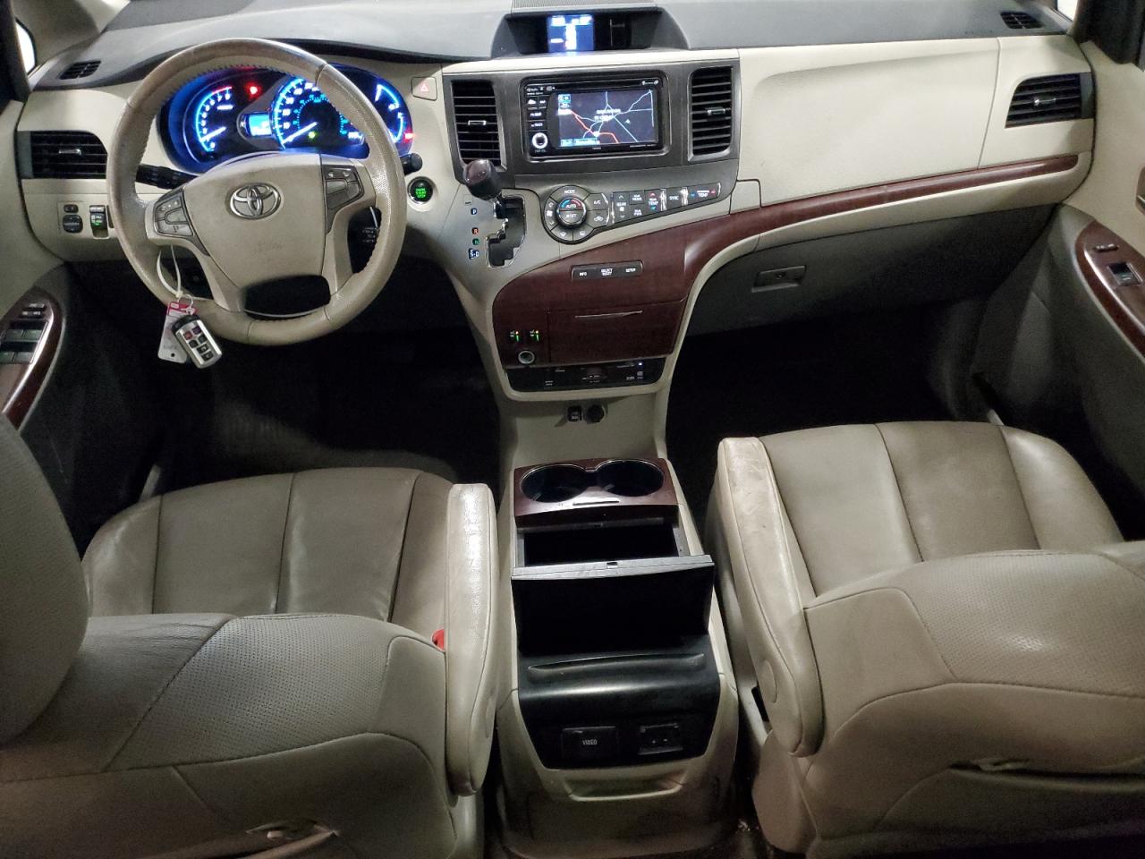 2013 Toyota Sienna Xle VIN: 5TDYK3DC1DS382464 Lot: 91260375