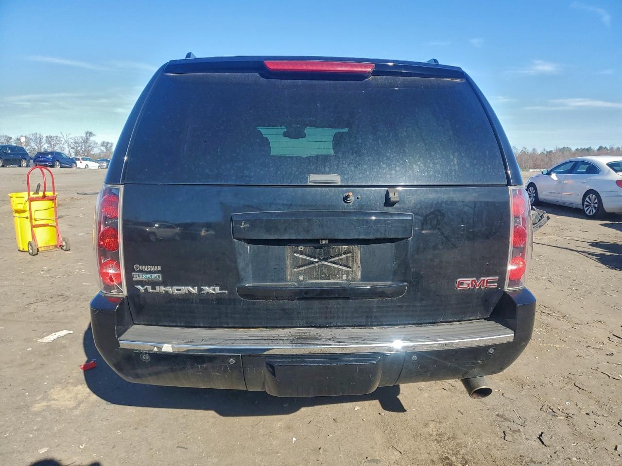 2011 GMC Yukon Xl Denali VIN: 1GKS2MEF4BR174342 Lot: 94294125