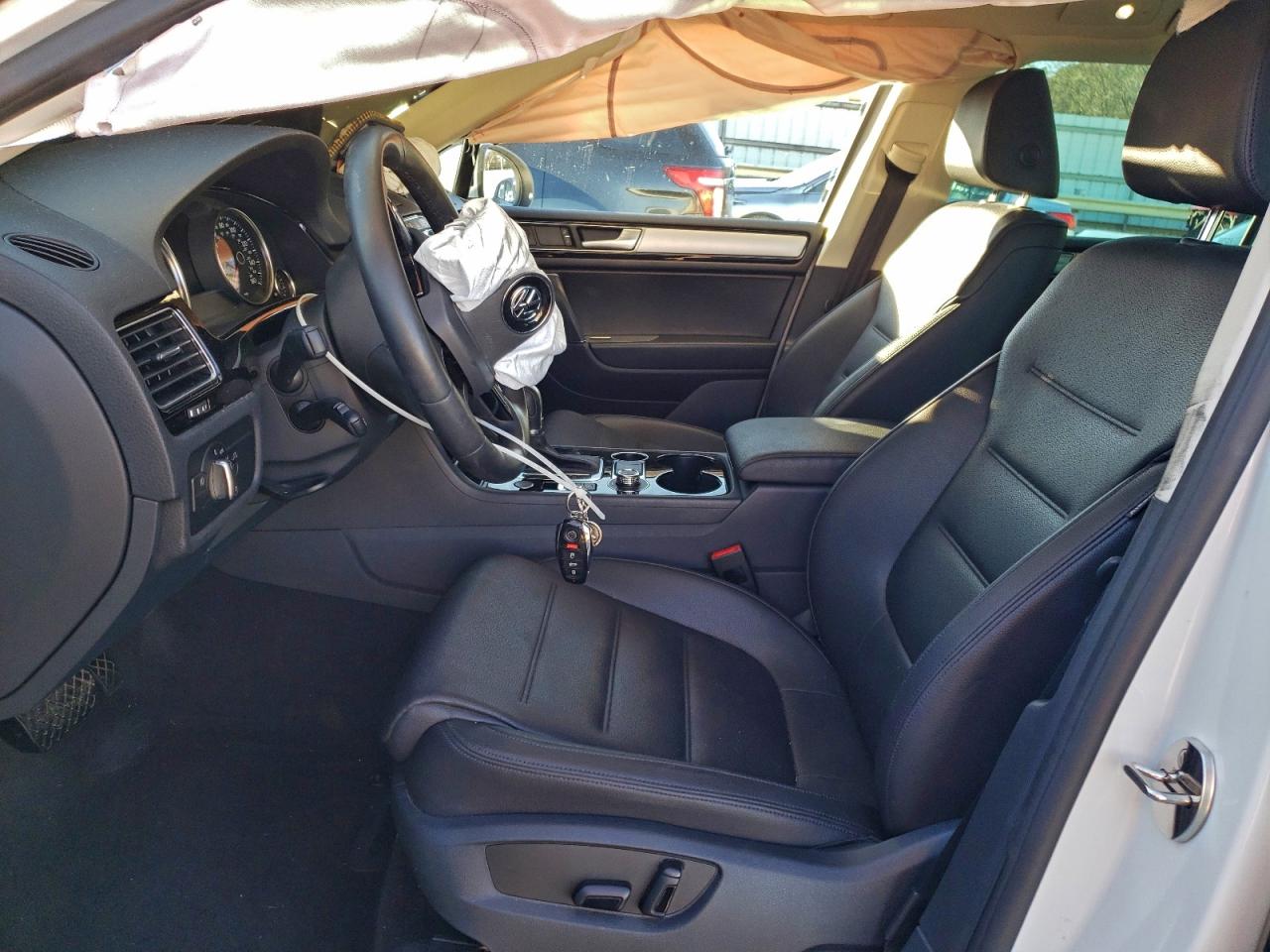 2017 Volkswagen Touareg Sport VIN: WVGEF7BP3HD001683 Lot: 93839785