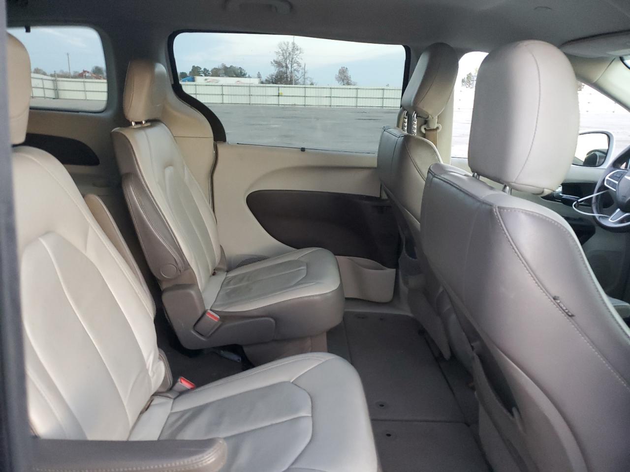 2017 Chrysler Pacifica Touring L VIN: 2C4RC1BG0HR688100 Lot: 92442915