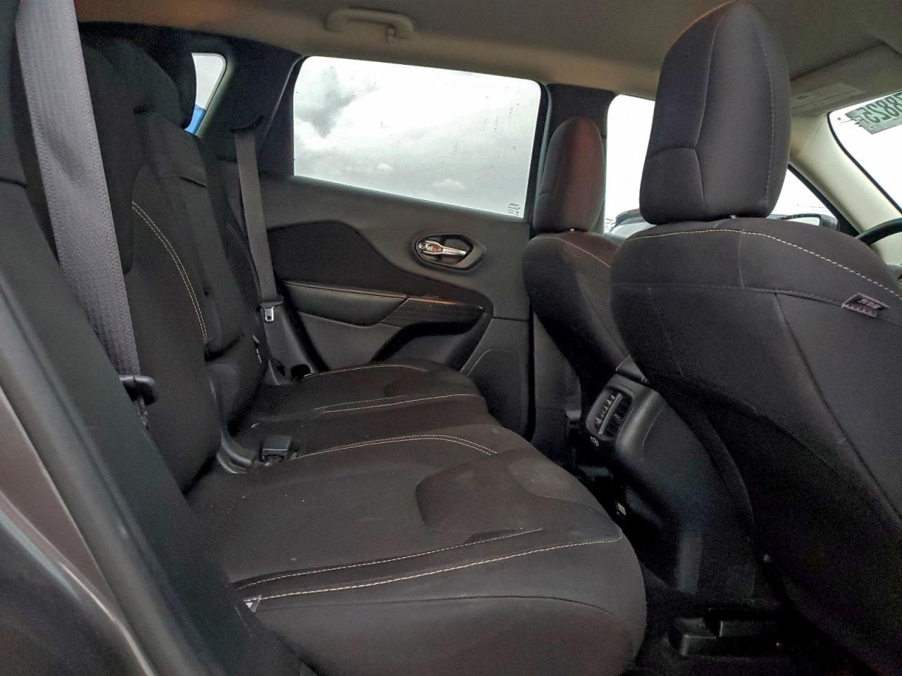 2016 Jeep Cherokee Latitude VIN: 1C4PJLCB5GW212538 Lot: 93678825