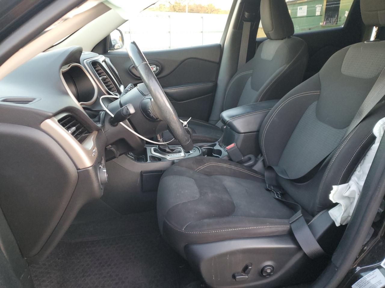 2017 Jeep Cherokee Latitude VIN: 1C4PJLCB6HW549446 Lot: 92438275