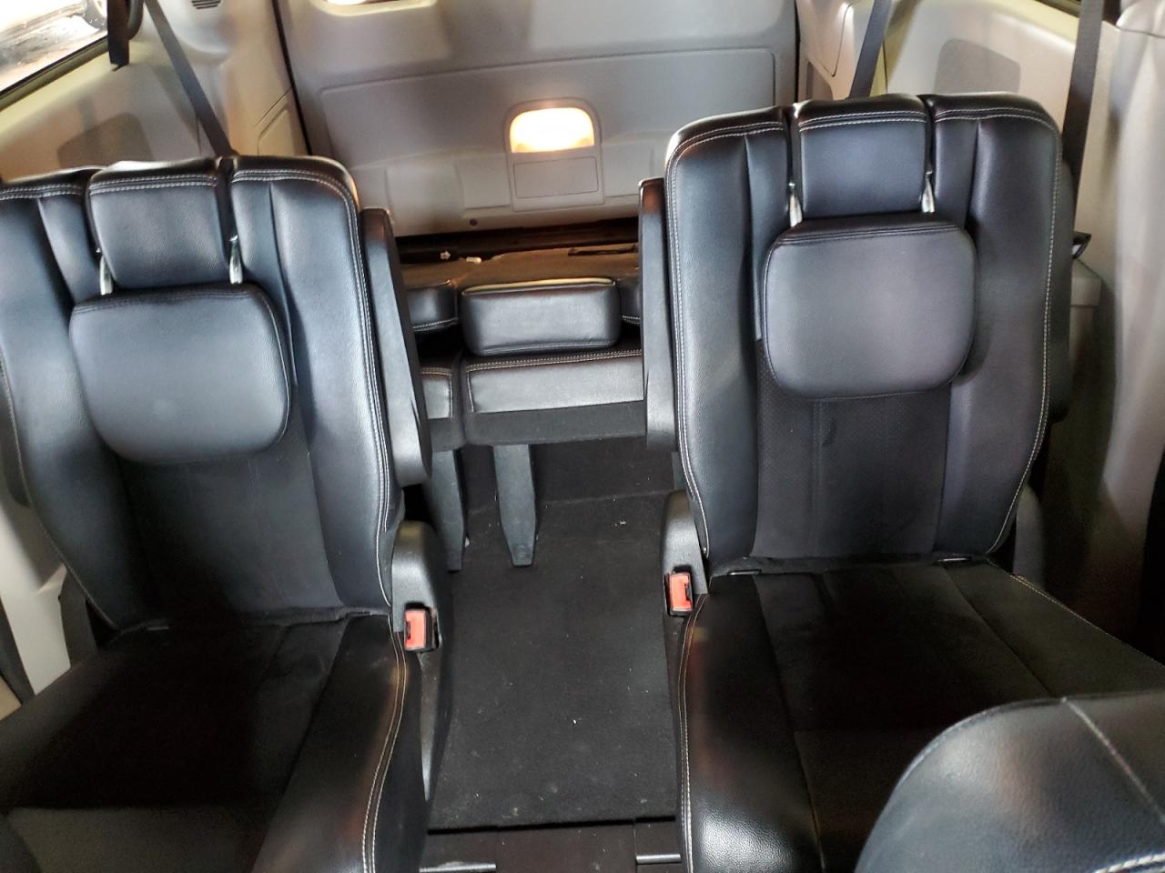 2018 Dodge Grand Caravan Sxt VIN: 2C4RDGCG8JR325399 Lot: 90824175